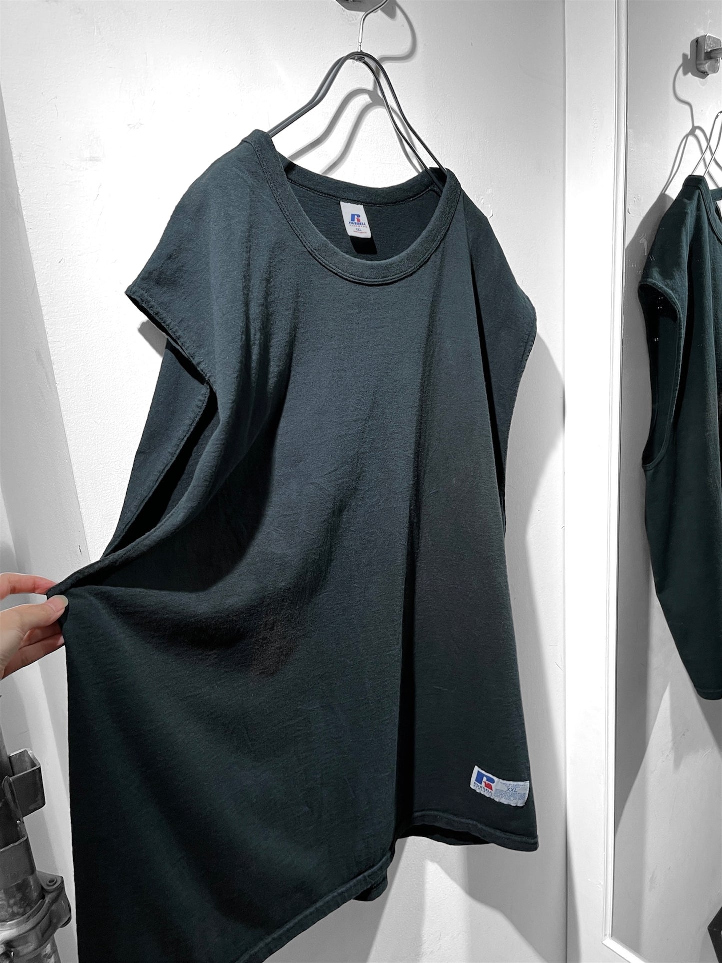 RUSSELL sleeveless shirt