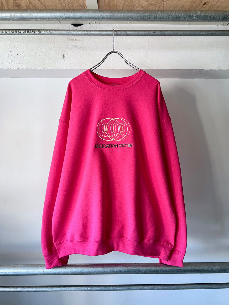 GAMBLING EDUCATION VICTIM CREWNECK SWEATSHIRT PNK