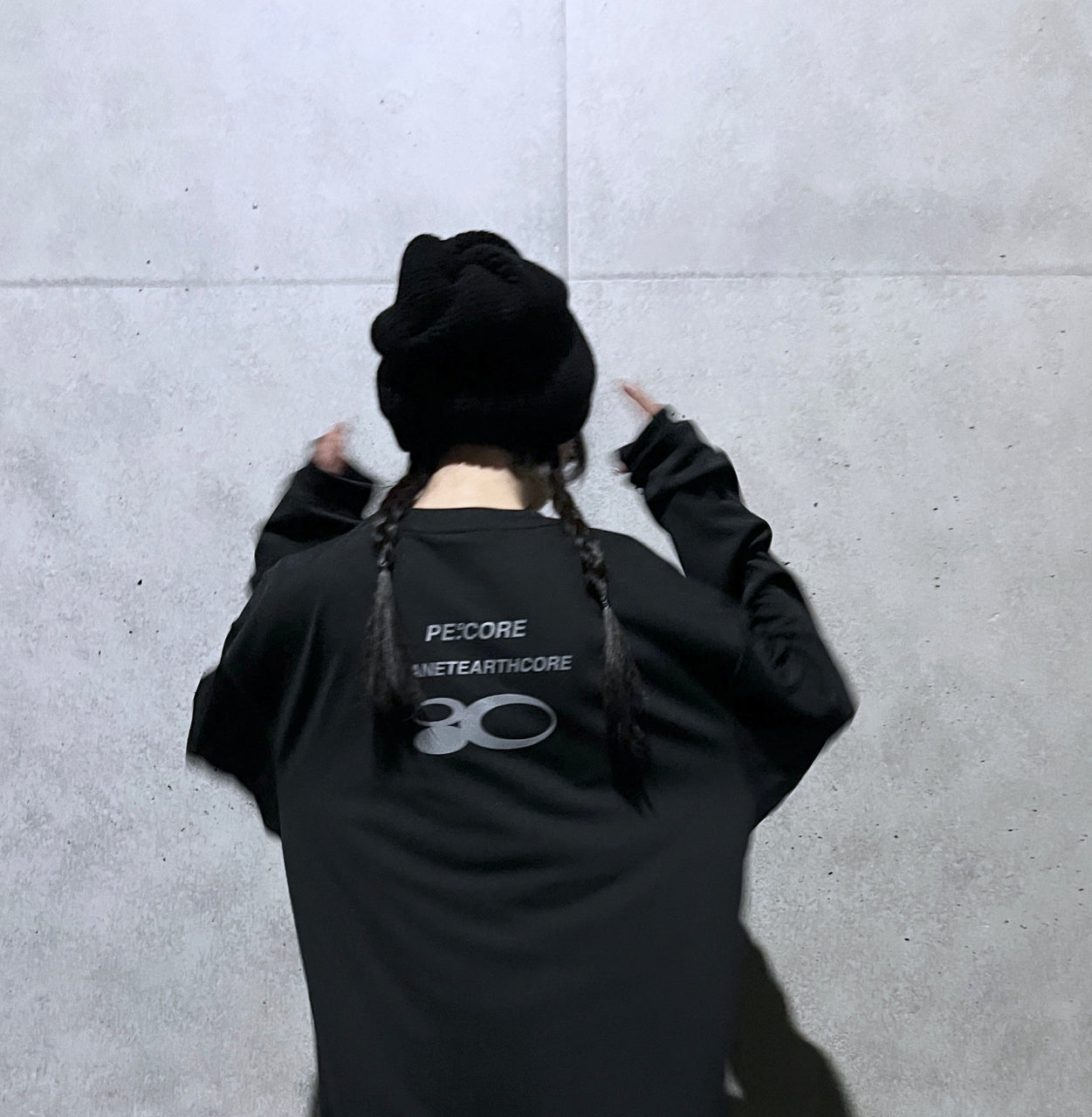 PE.°CORE JERSEY LS TEE (BLACK)