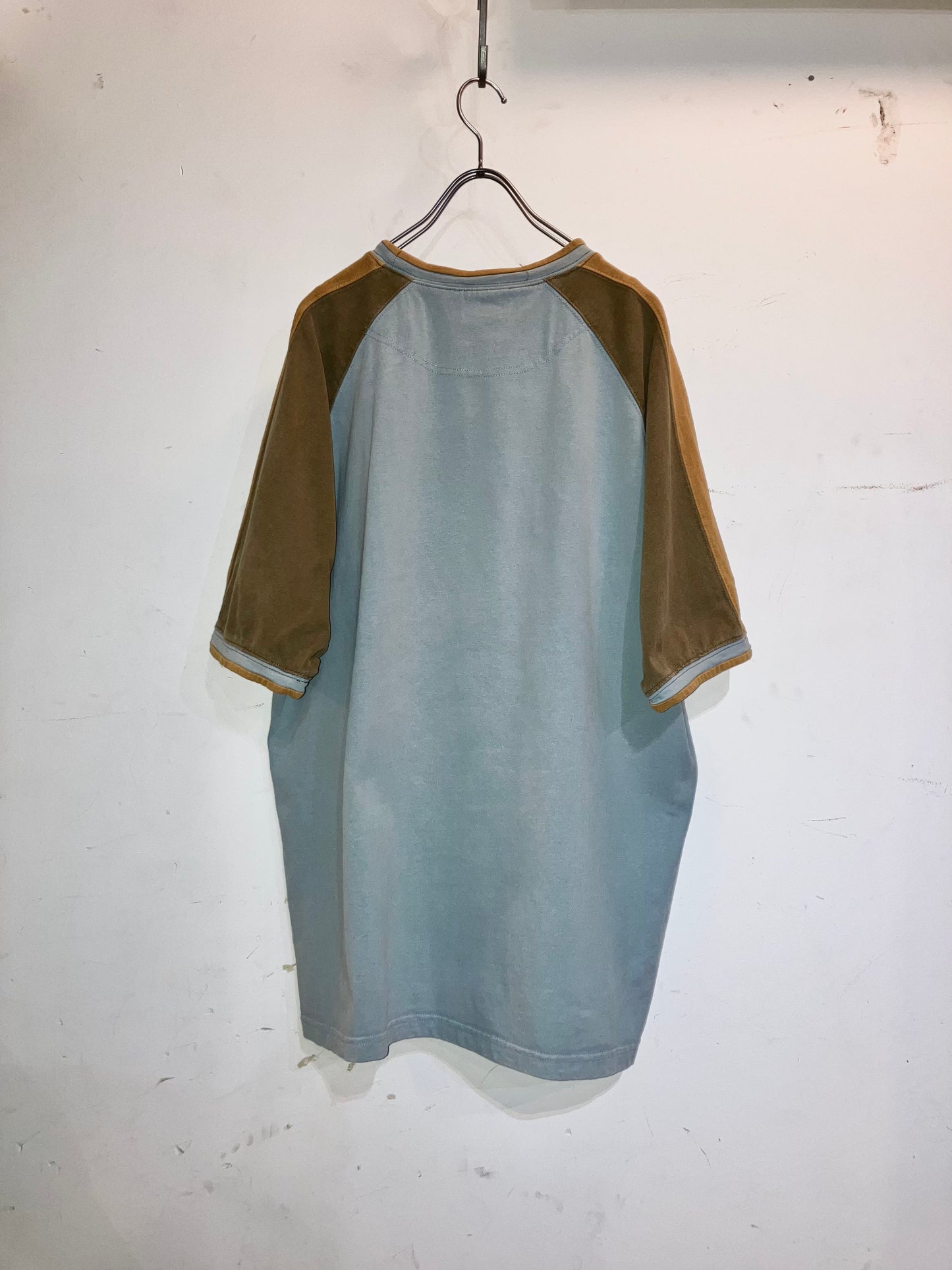 Old Design Raglan Sleeve Tee