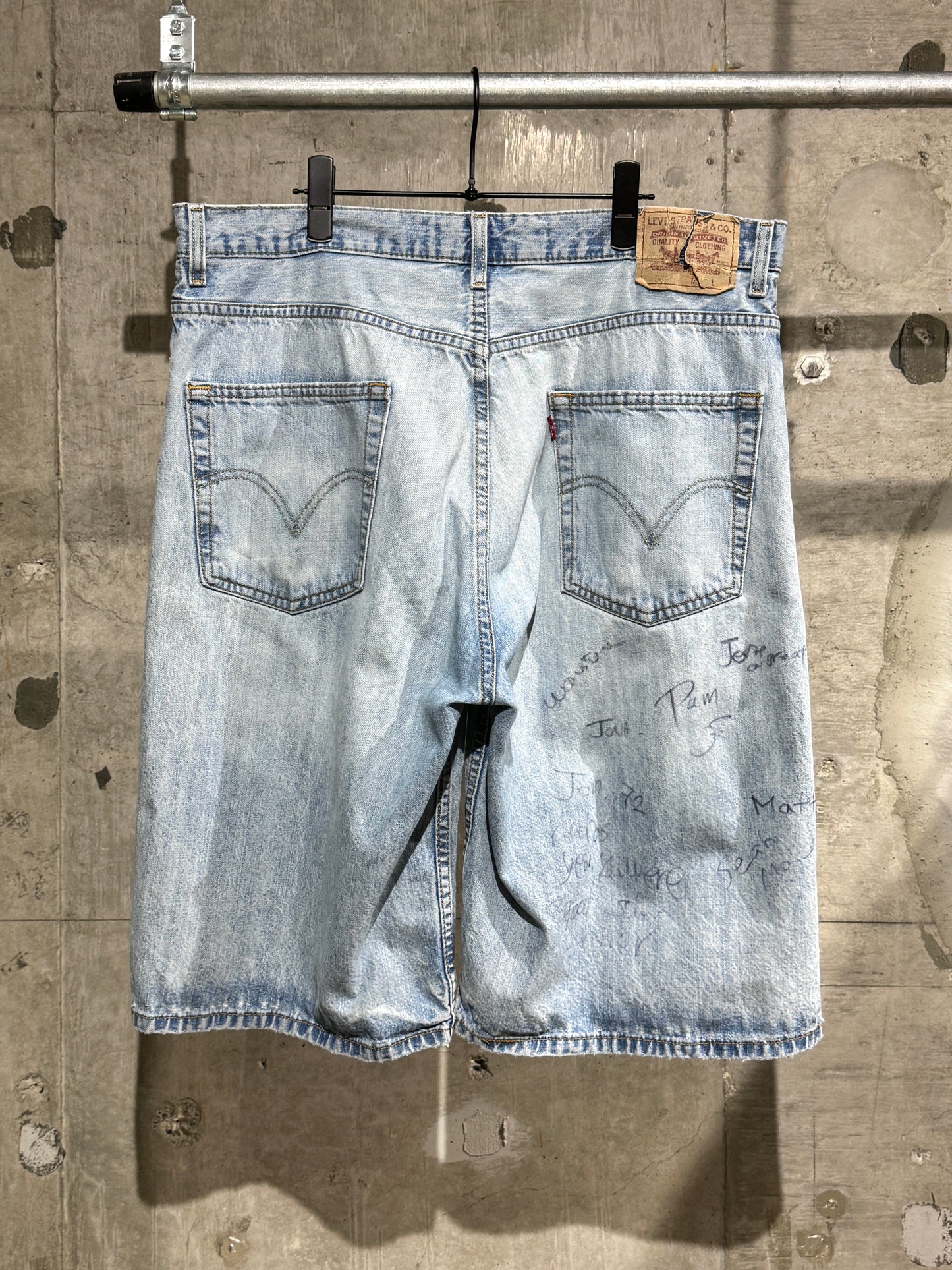 Levi's 569 Graffiti Shorts