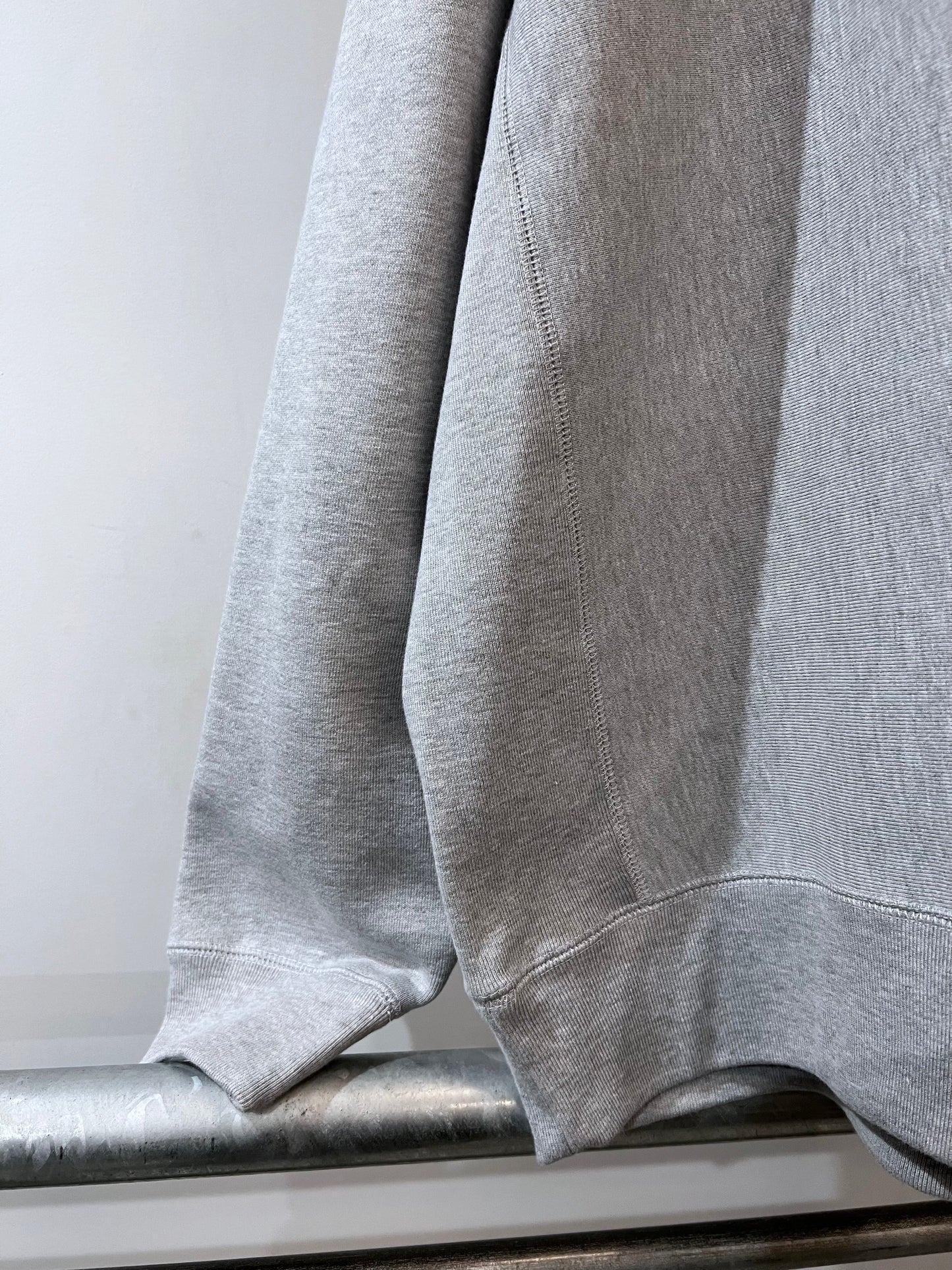 GAMBLING BOX CREWNECK ASH