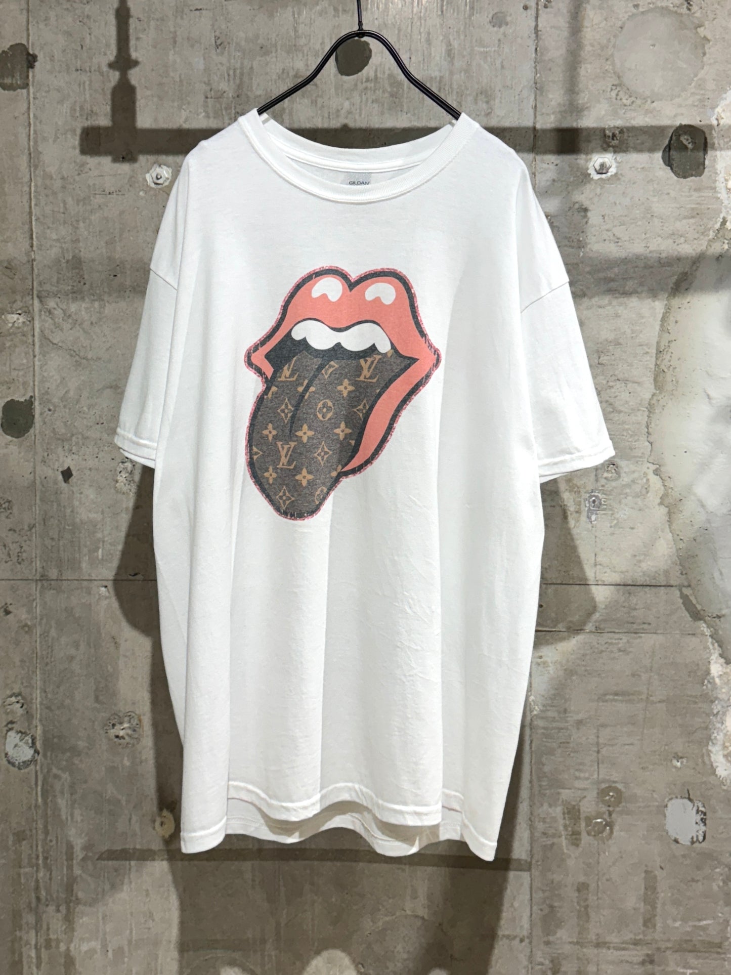 10s Rip & Monogram Tongue Printed T-Shirt