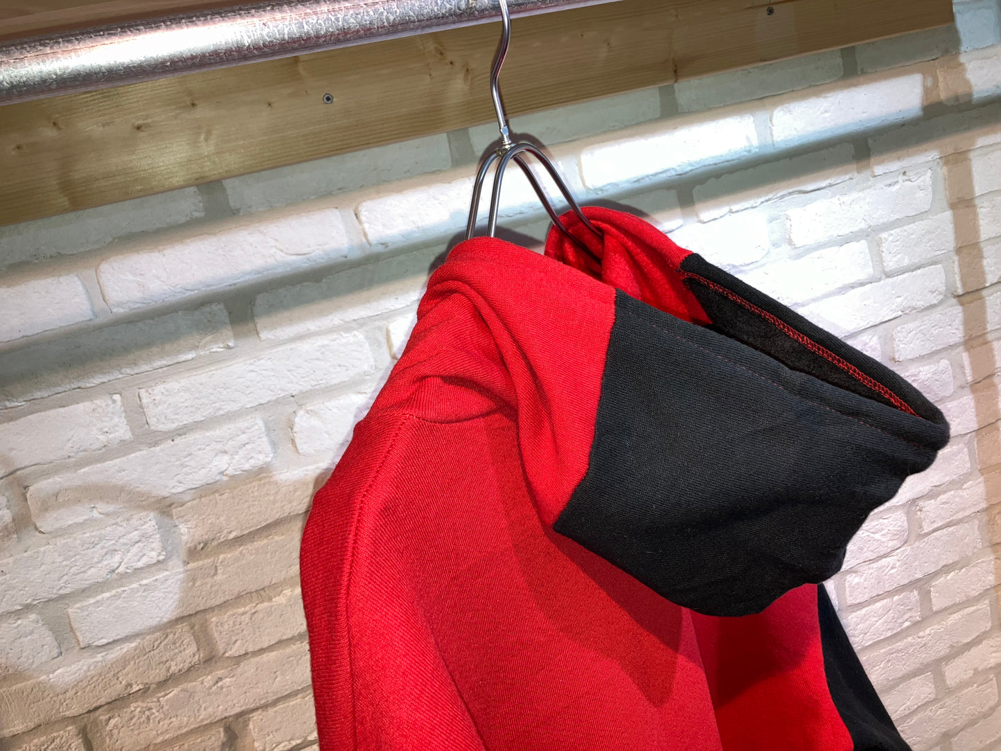 "Dockers" Vintage Black&Red Hoodie "Jorden Lake"