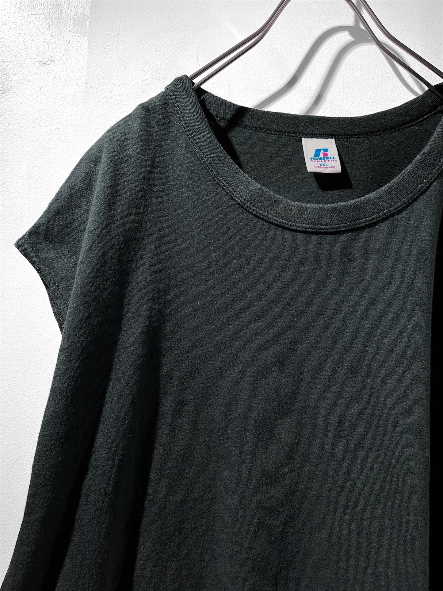 RUSSELL sleeveless shirt
