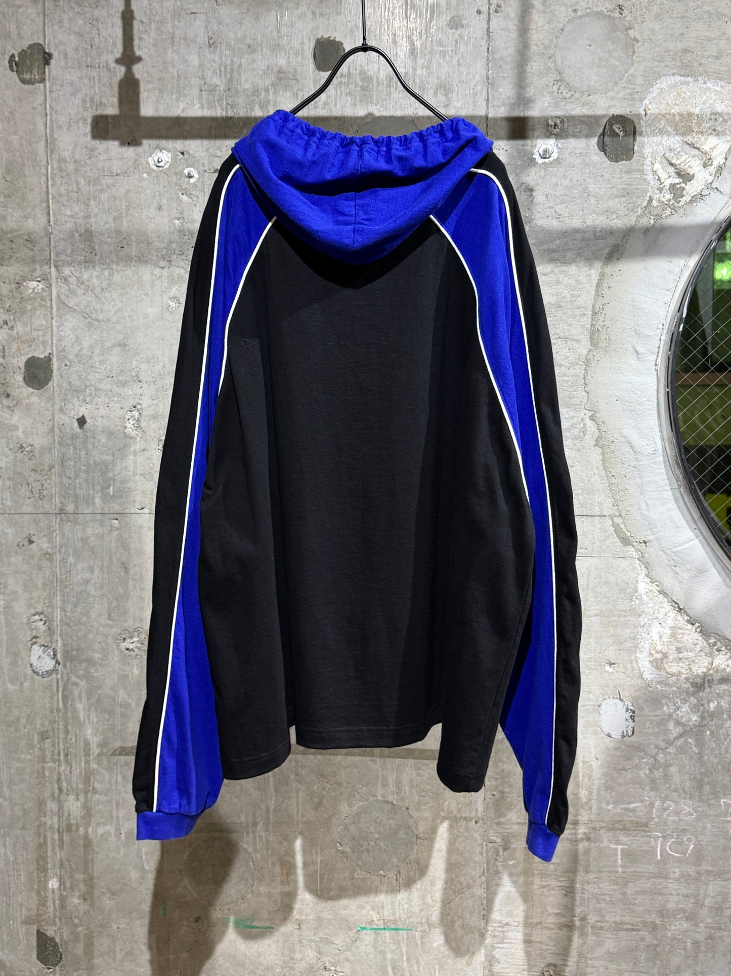 00s Design Hooded LS Tee