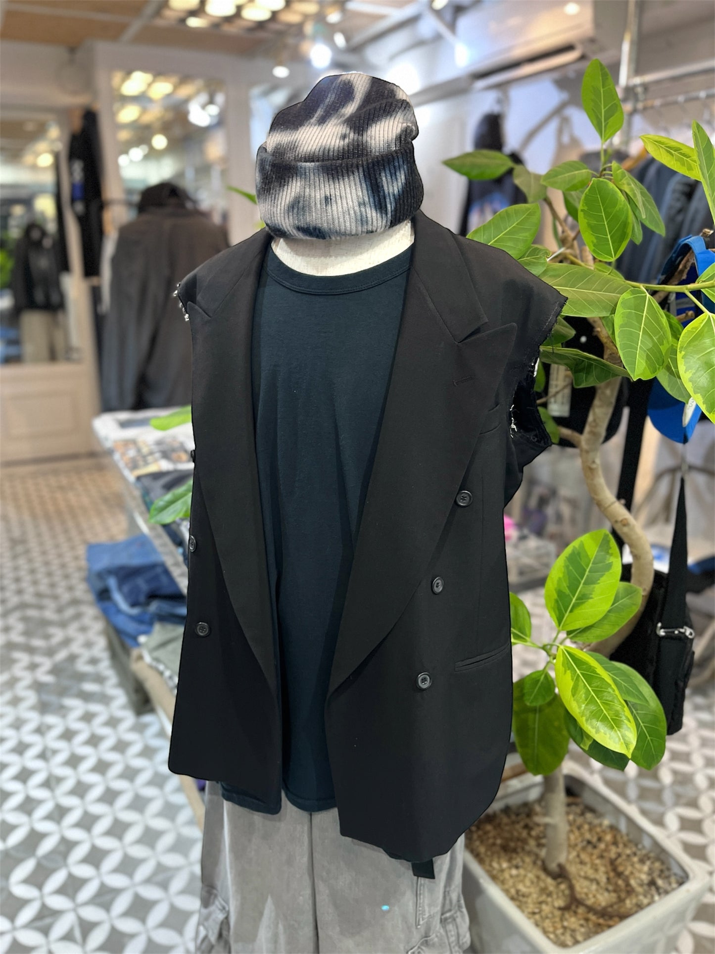Cut-off sleeve jacket