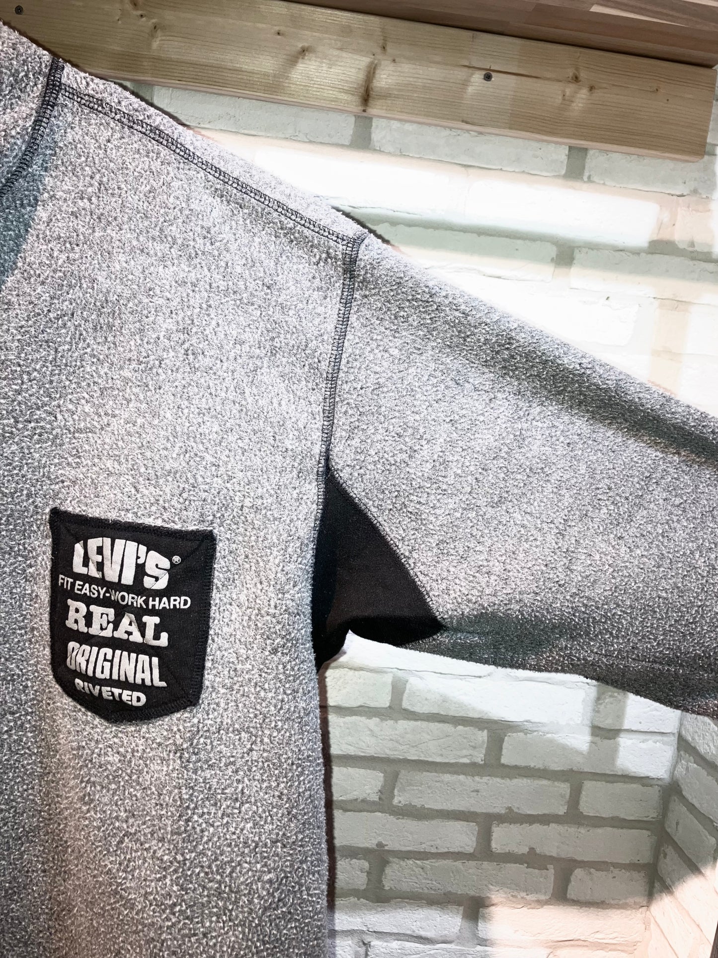 "Levi's" Old W Face Fleece Tops
