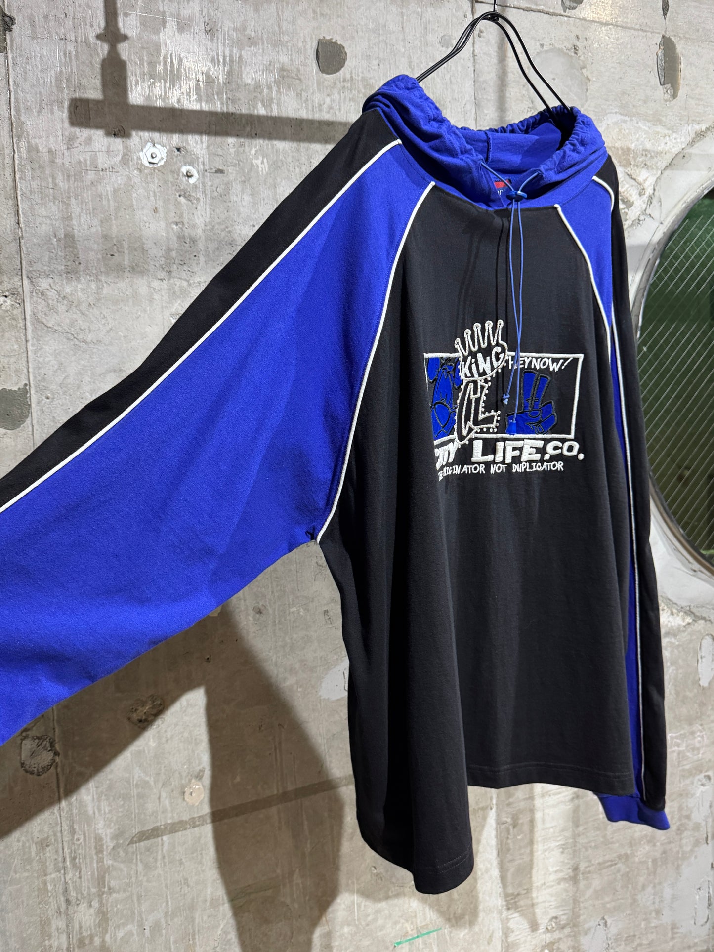 00s Design Hooded LS Tee