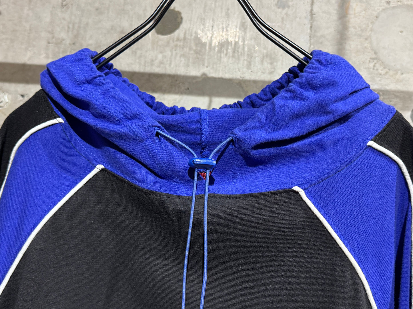 00s Design Hooded LS Tee