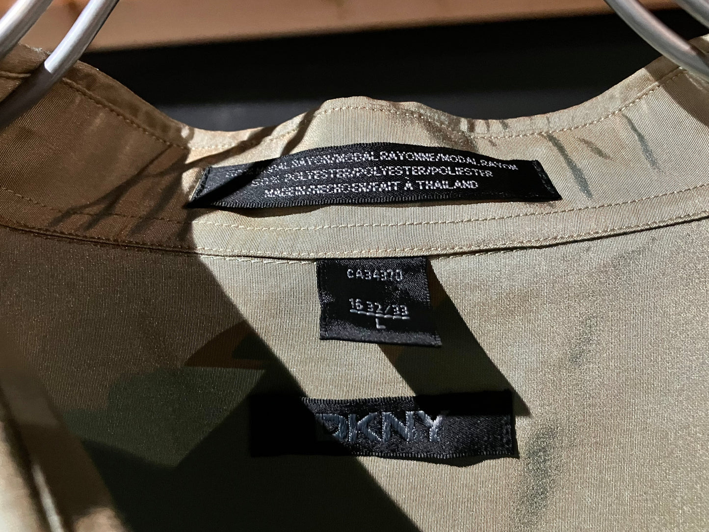 "DKNY" 00s Iridescent Color Shirt