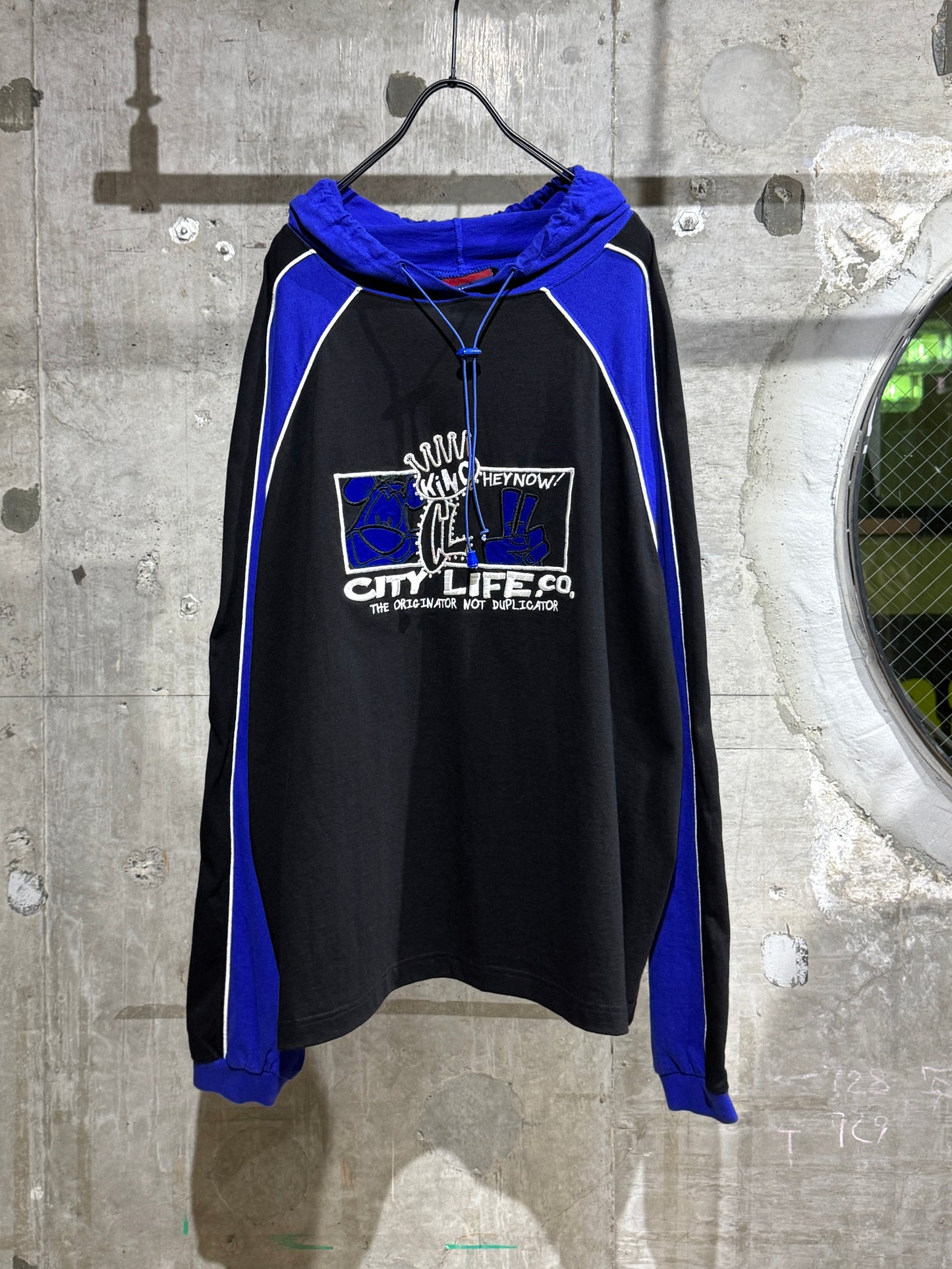 00s Design Hooded LS Tee