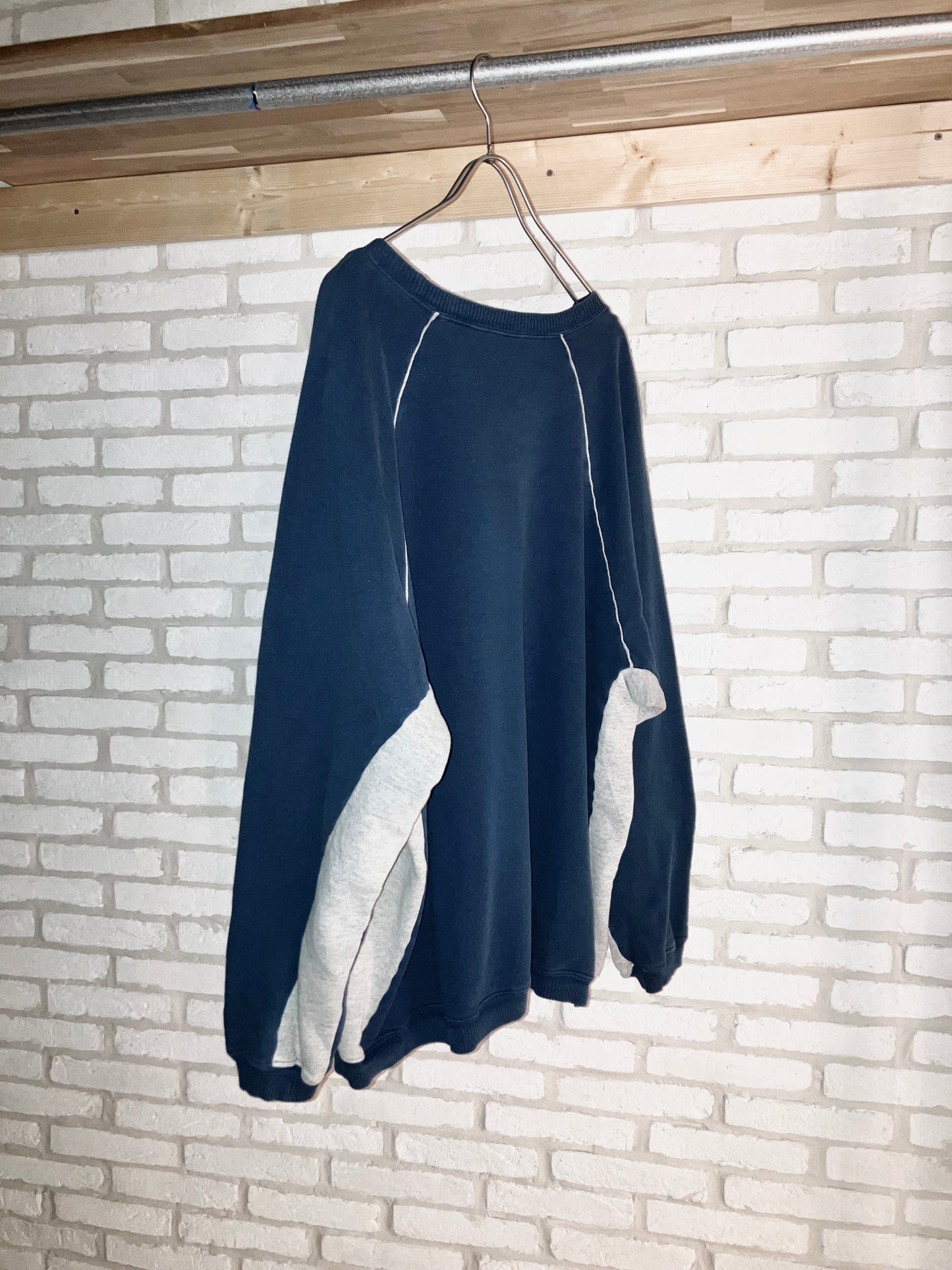 "B.U.M." Old Nice Switching Sweat