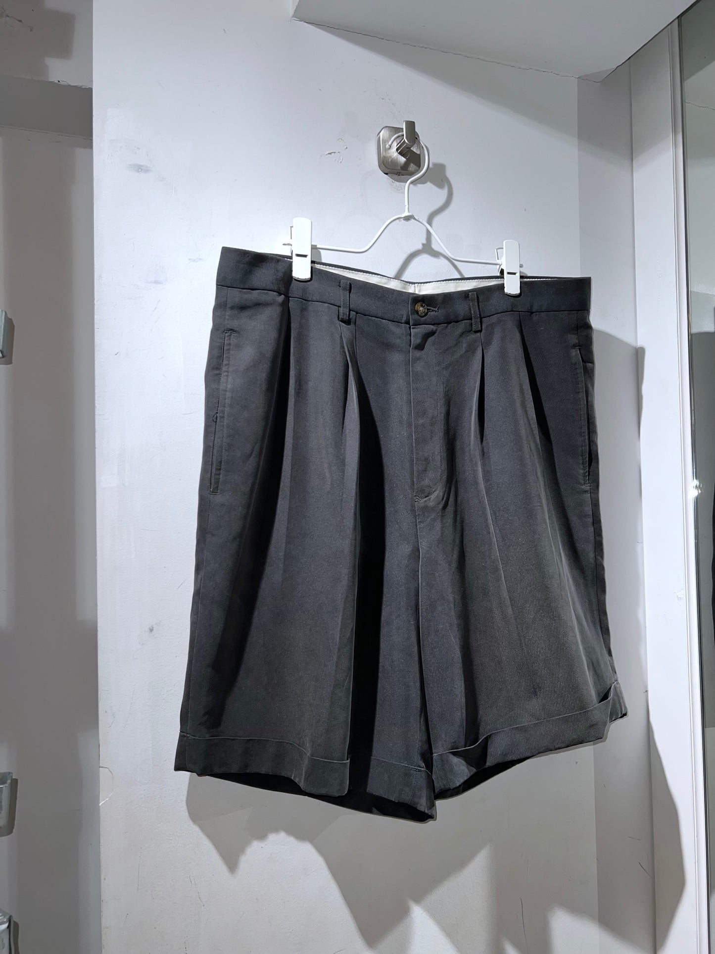 Vintage Widely Tuck Shorts