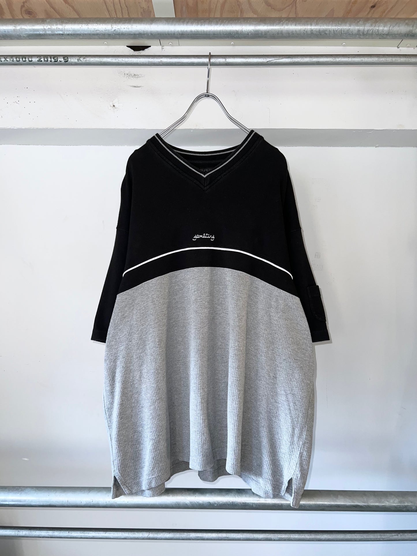GAMBLING V-NECK TEE