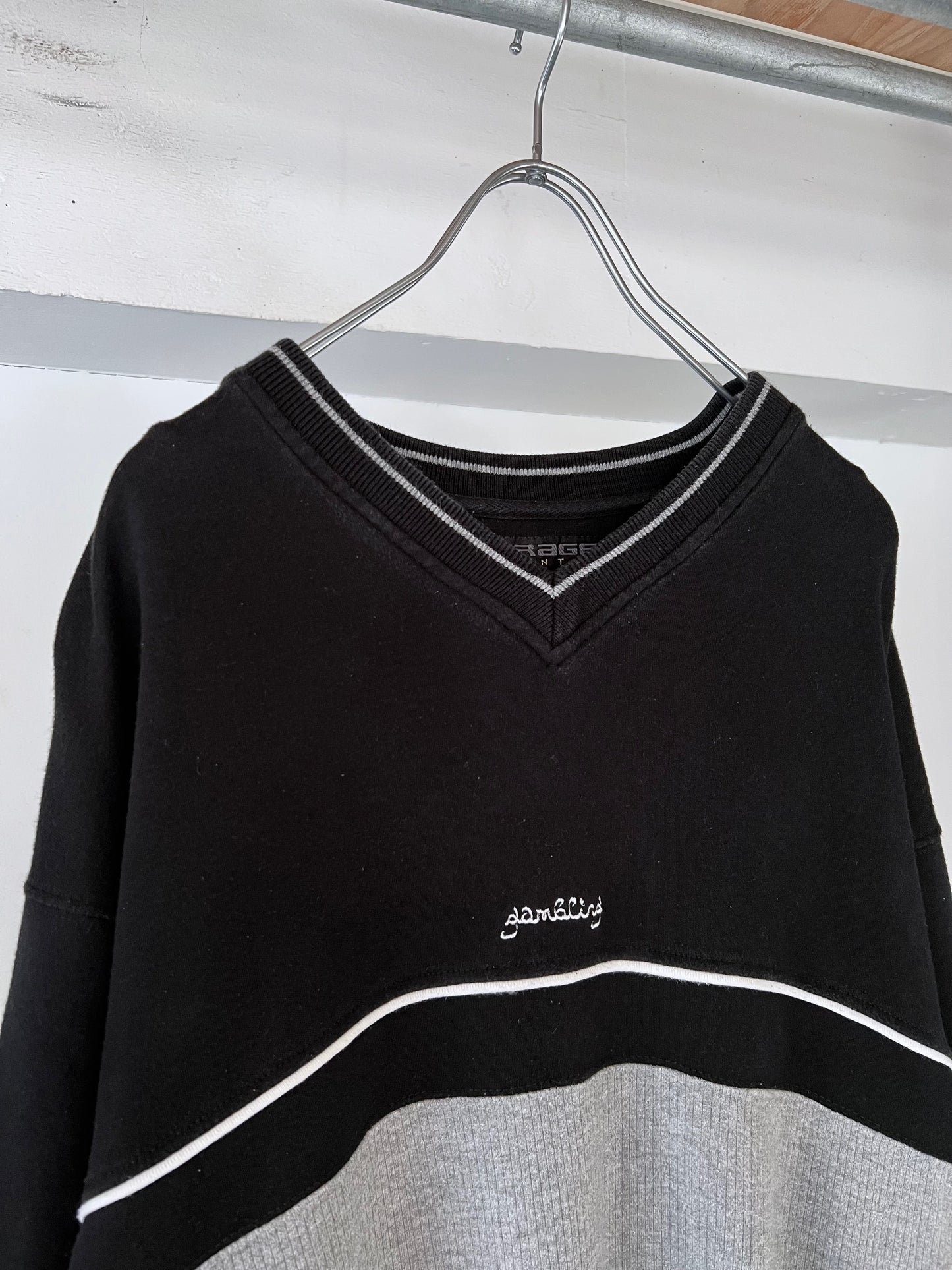 GAMBLING V-NECK TEE
