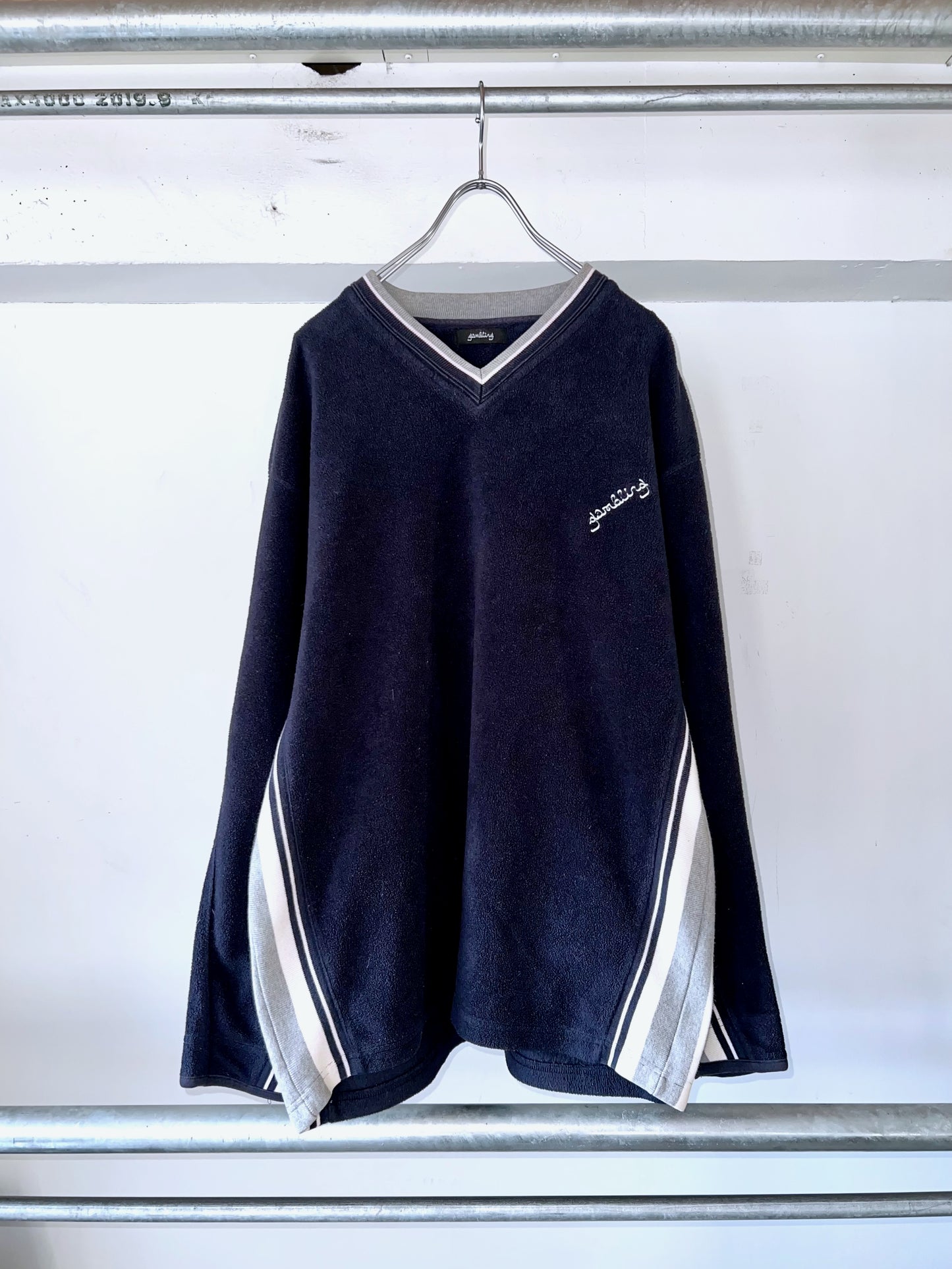 GAMBLING V-NECK FLEECE