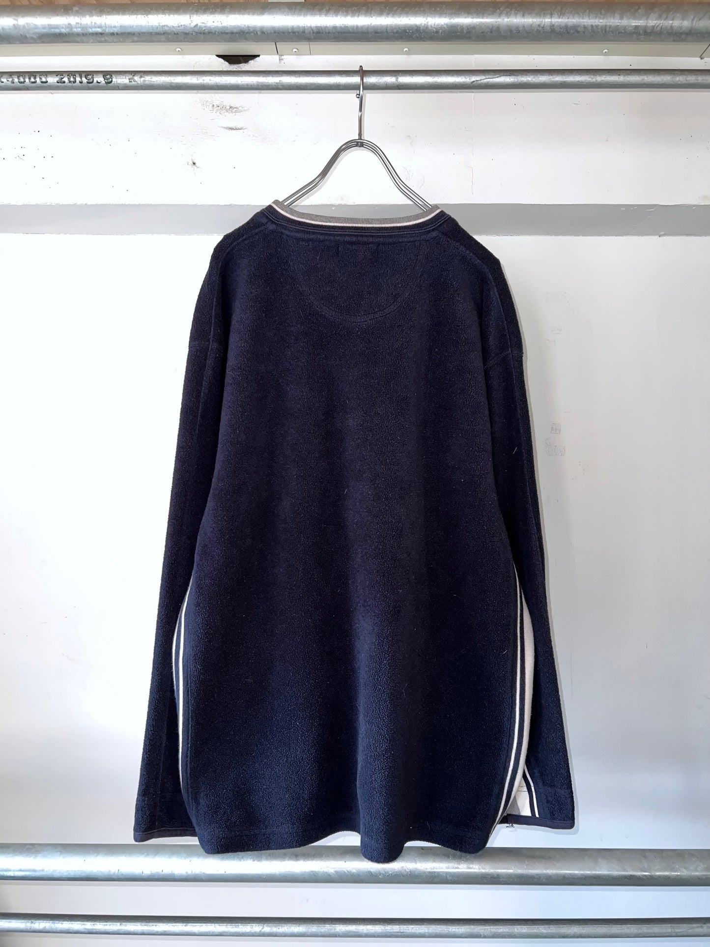 GAMBLING V-NECK FLEECE