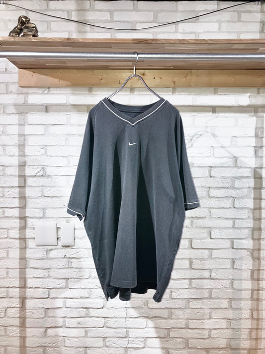 "NIKE" Old Design V Neck Tee