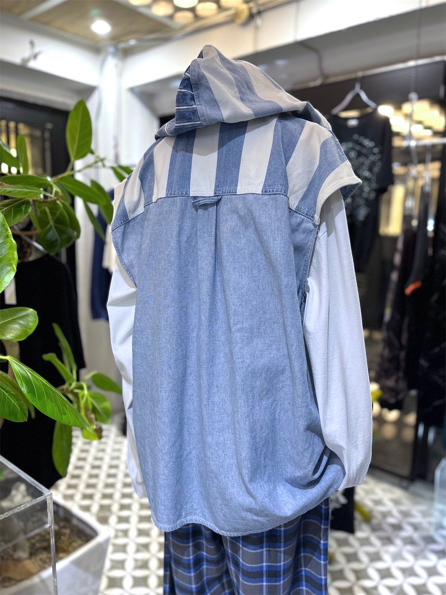 00s Exhaust Sleeveless Hooded Shirt