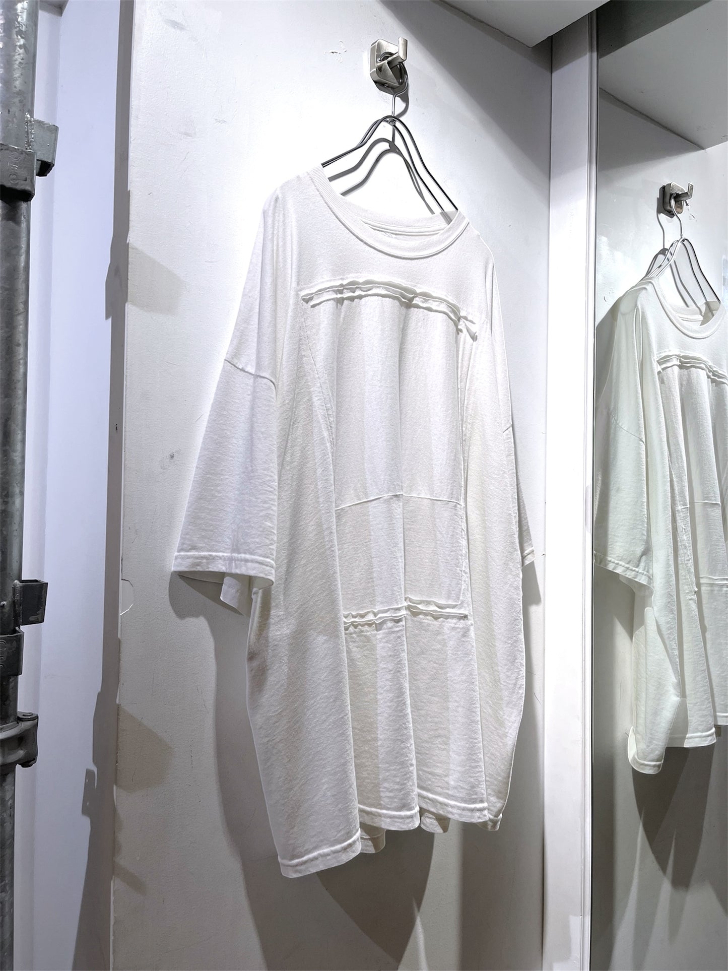 REMAKEBYK CUT OUT TEE big box silhouette