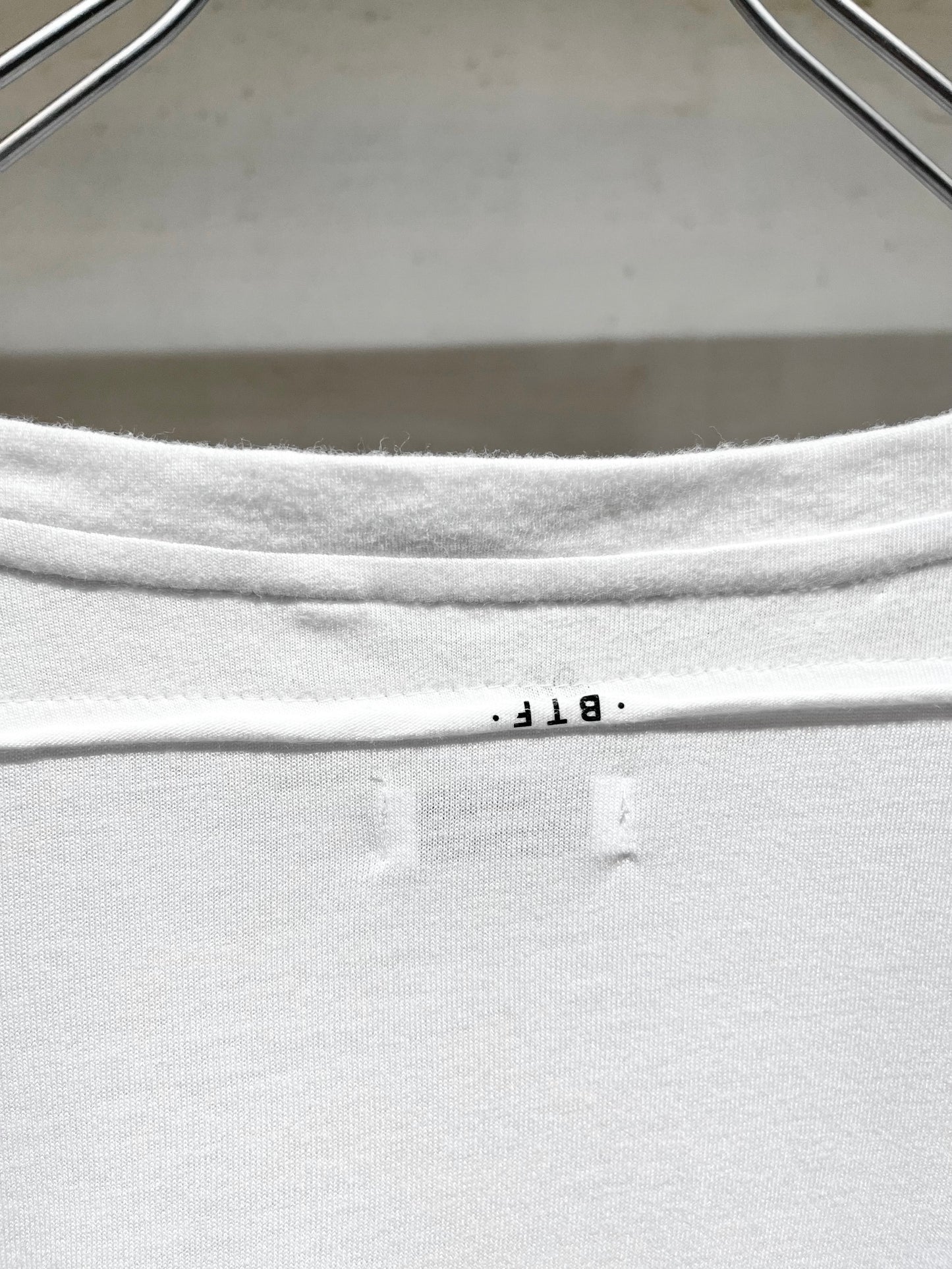 REMAKEBYK CUT OUT L/S TEE