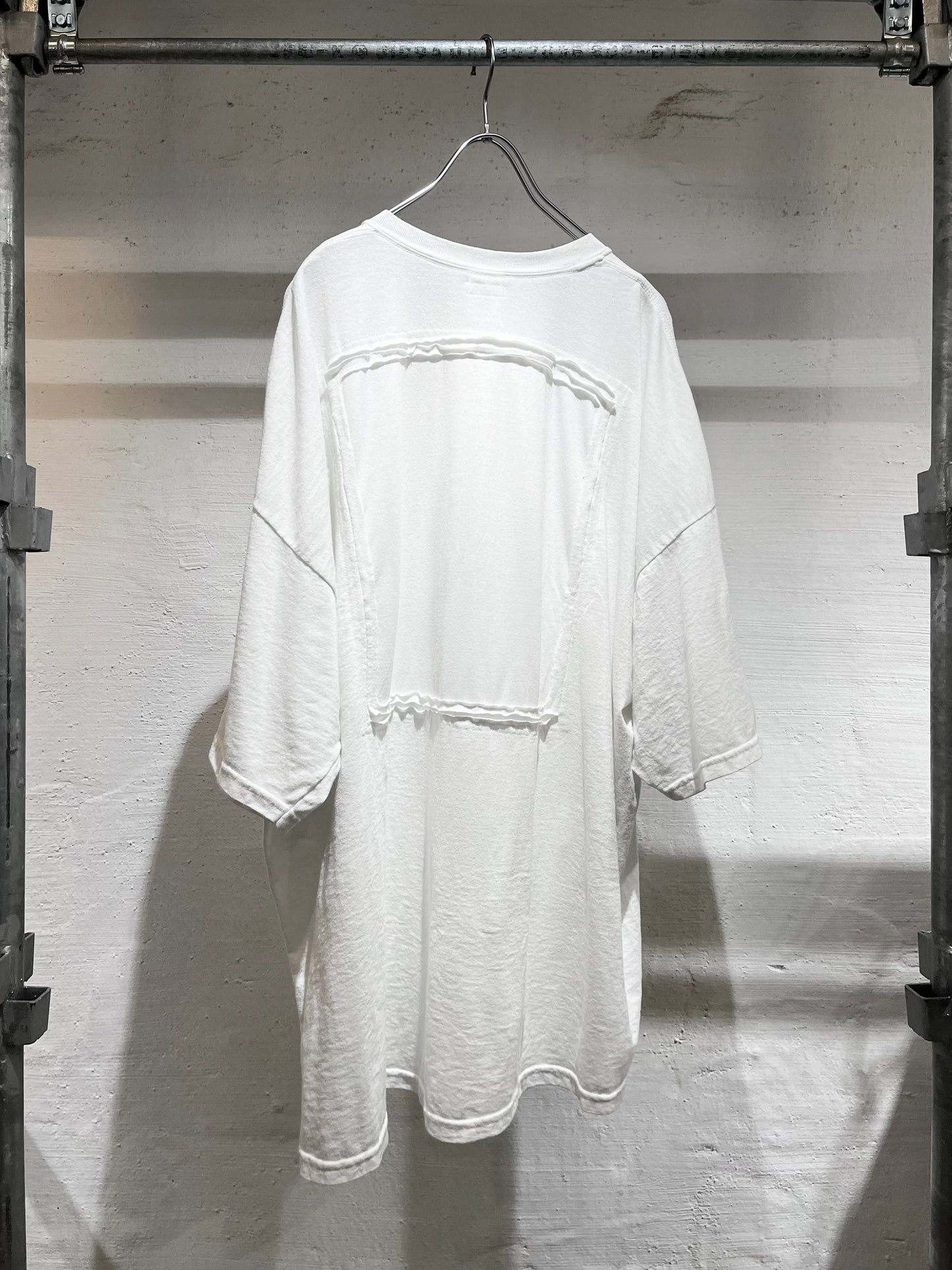 REMAKEBYK CUT OUT TEE big box silhouette
