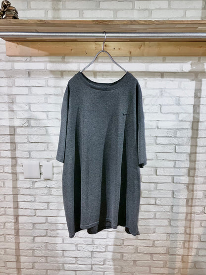 "NIKE" 00s Oversized Swoosh Tee