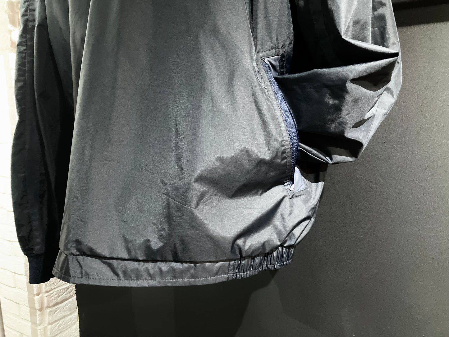 "NIKE" Old Rubber Coating Pollover Tops