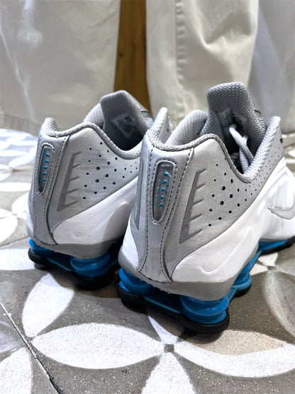 NIKE SHOX sneaker