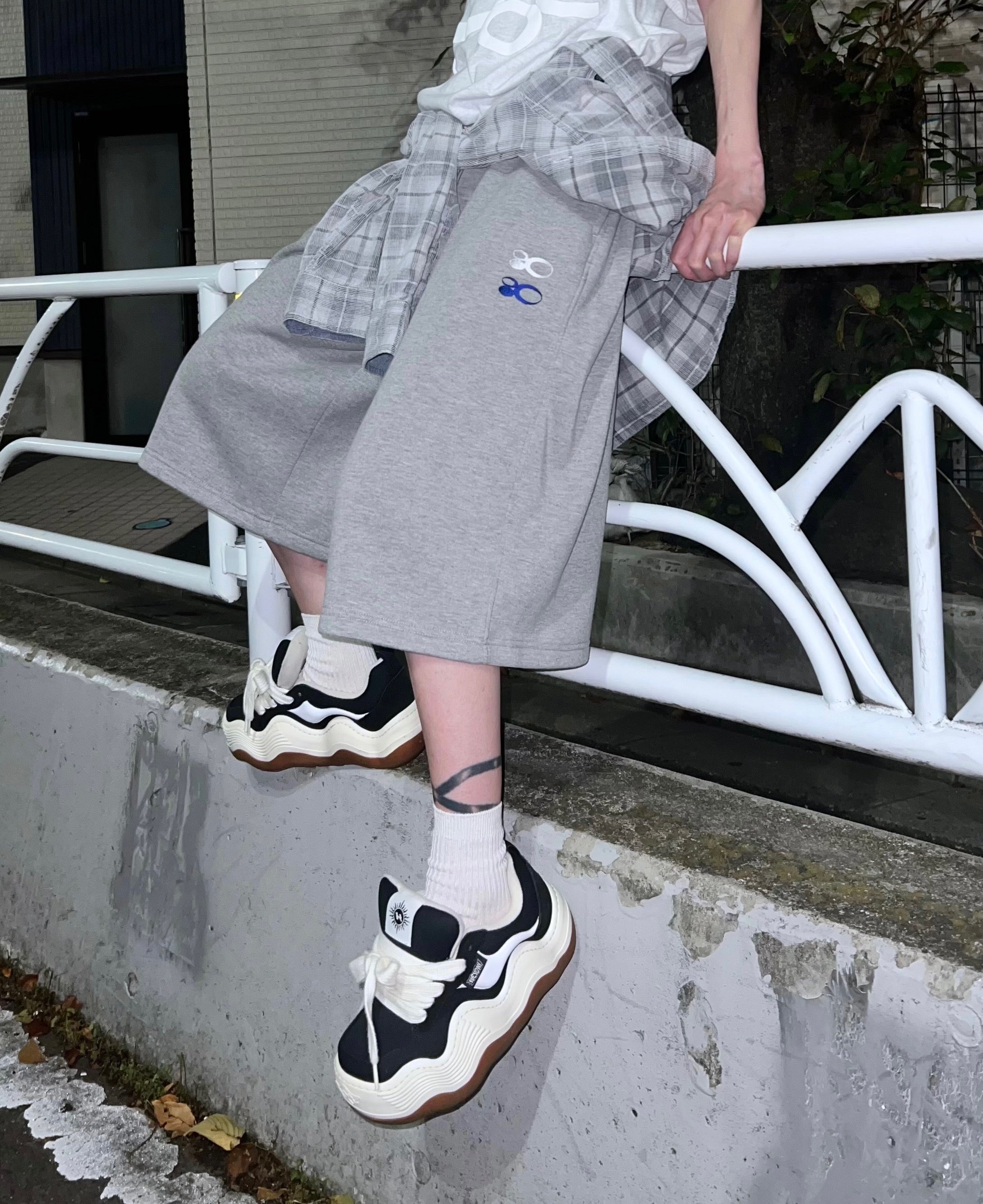 新品★STCH (XL) fabric サークルロゴパンツ gray×navy 新品☆STCH (XL) fabric サークルロゴパンツ gray×navy 新品