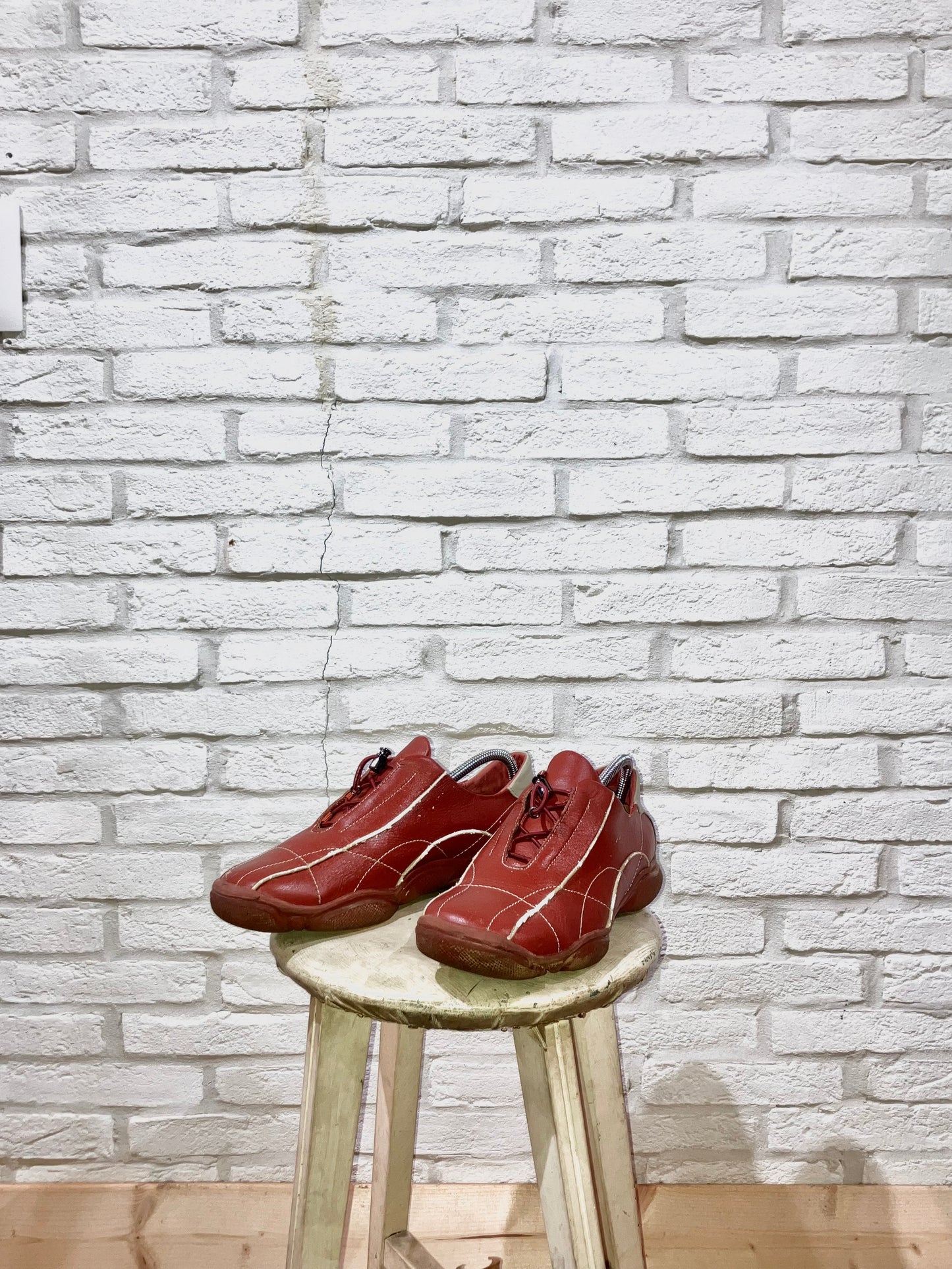 Old Design Leather Shoes