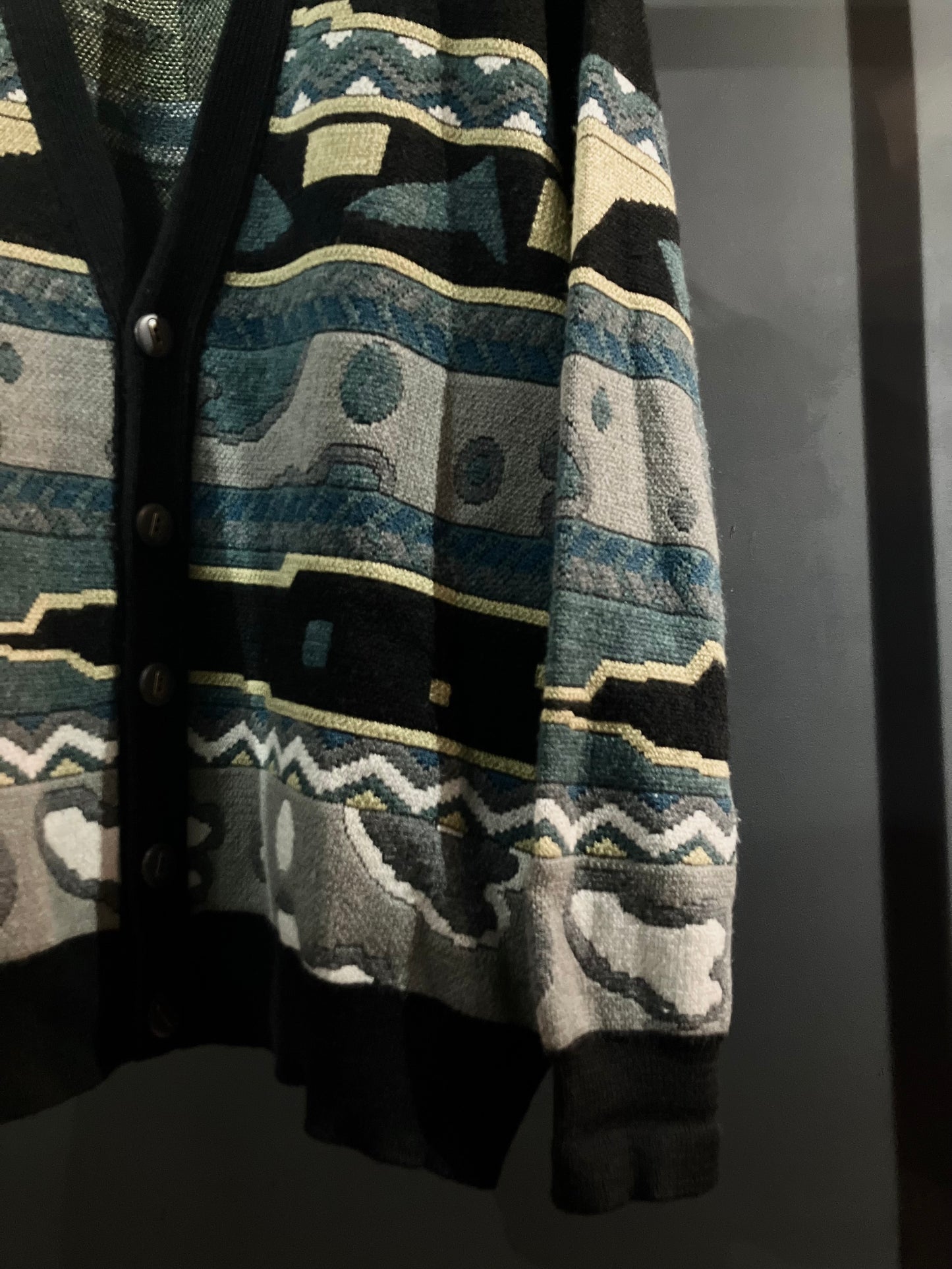 Old Design Knit Cardigan