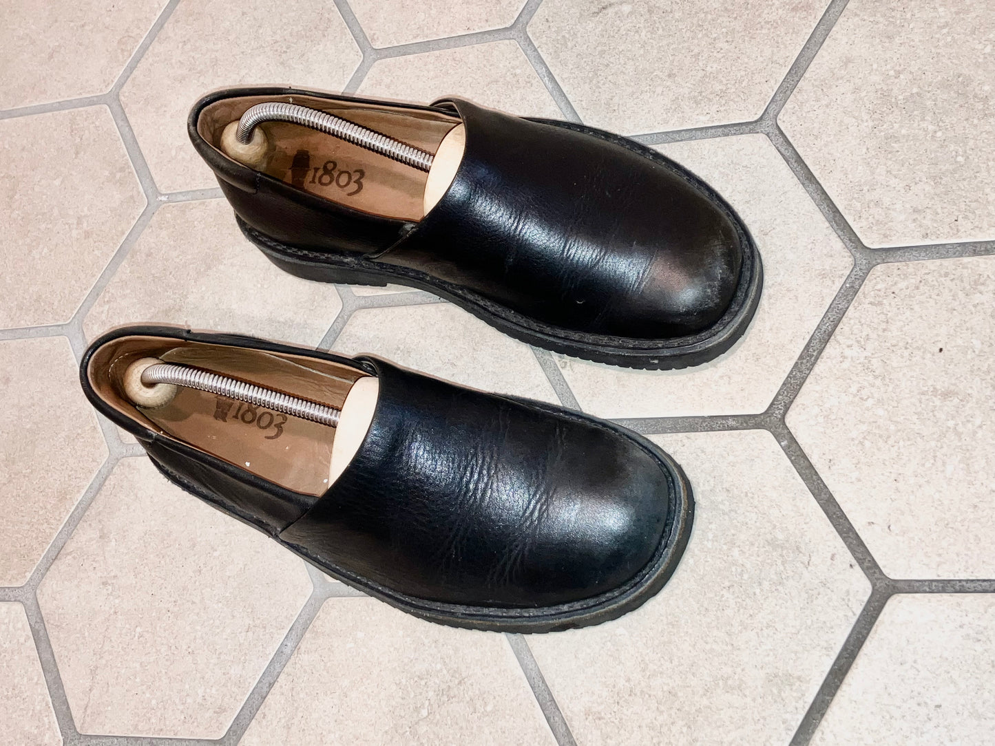 Old Design Leather Shoes