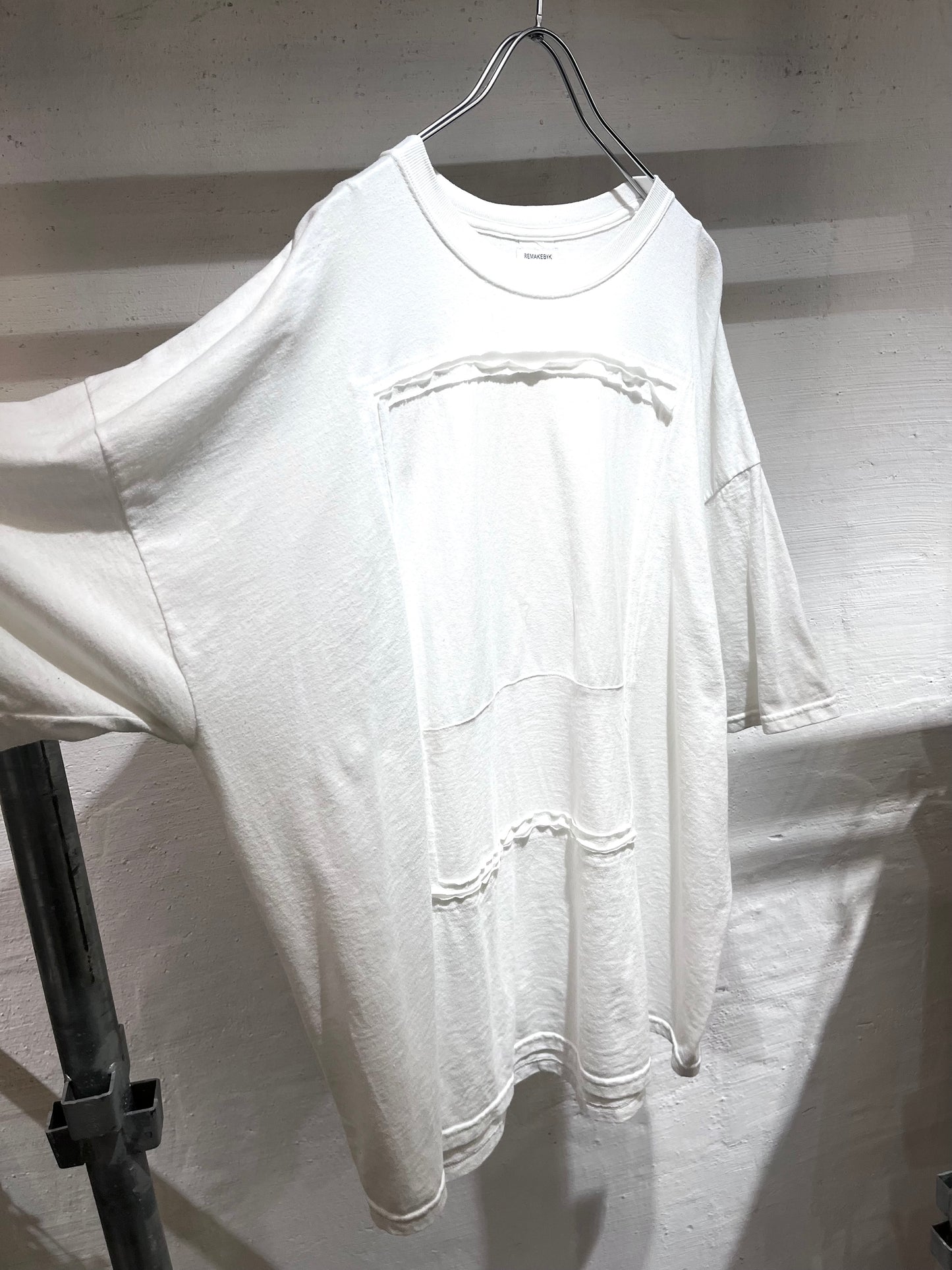 REMAKEBYK CUT OUT TEE big box silhouette
