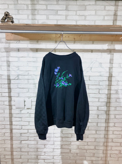 Old Design Embroidery Sweat