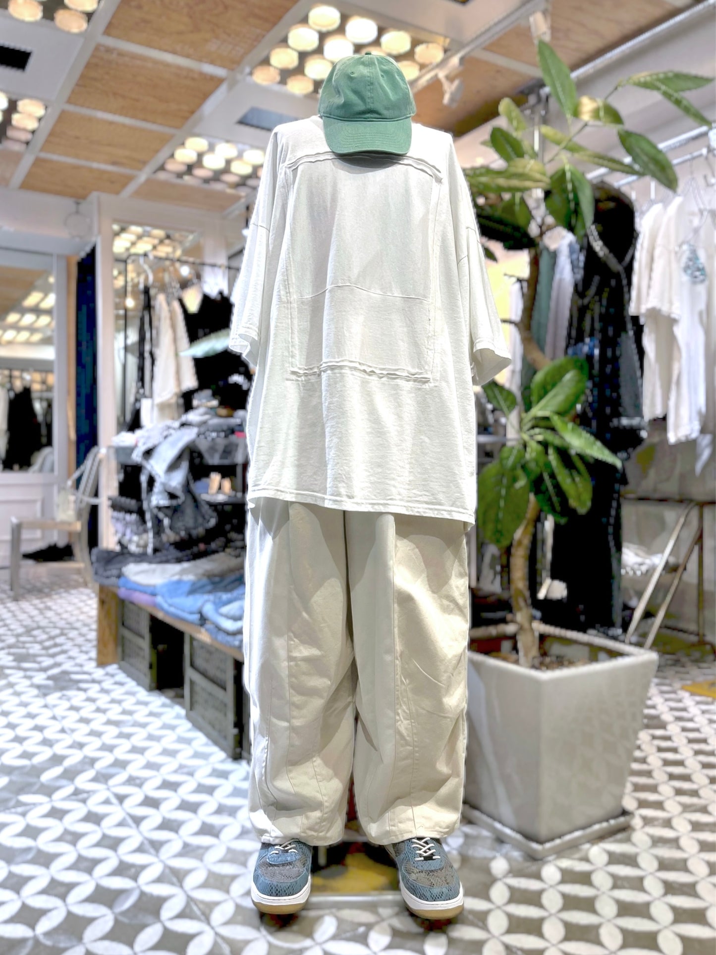 REMAKEBYK CUT OUT TEE big box silhouette