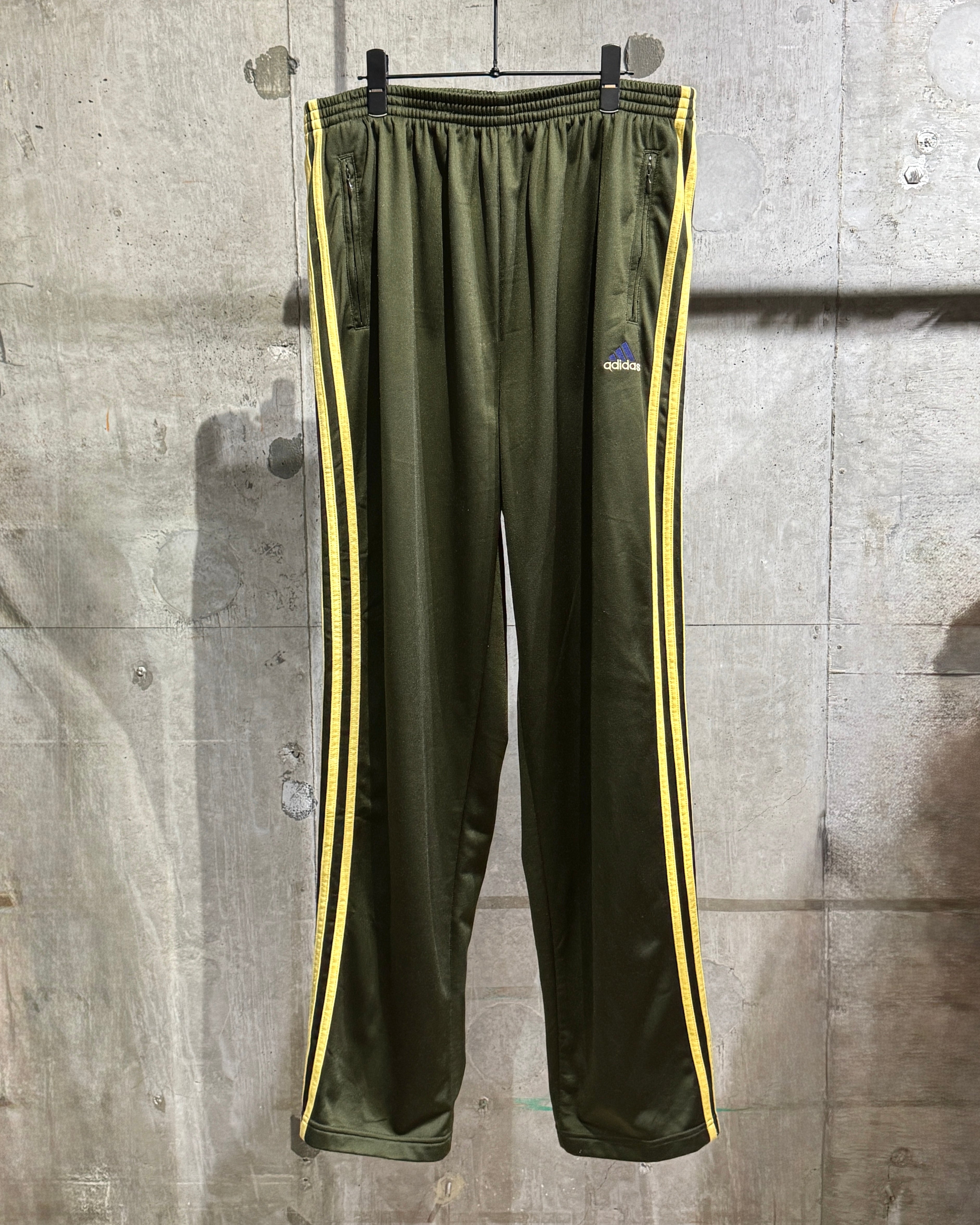 EASY PANTS – BUSINESS AS USUAL