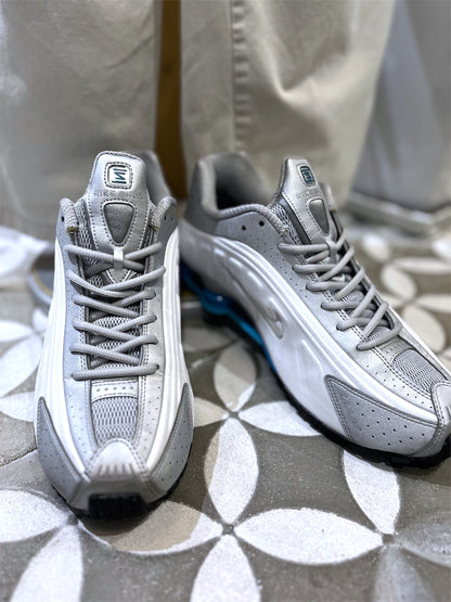 NIKE SHOX sneaker