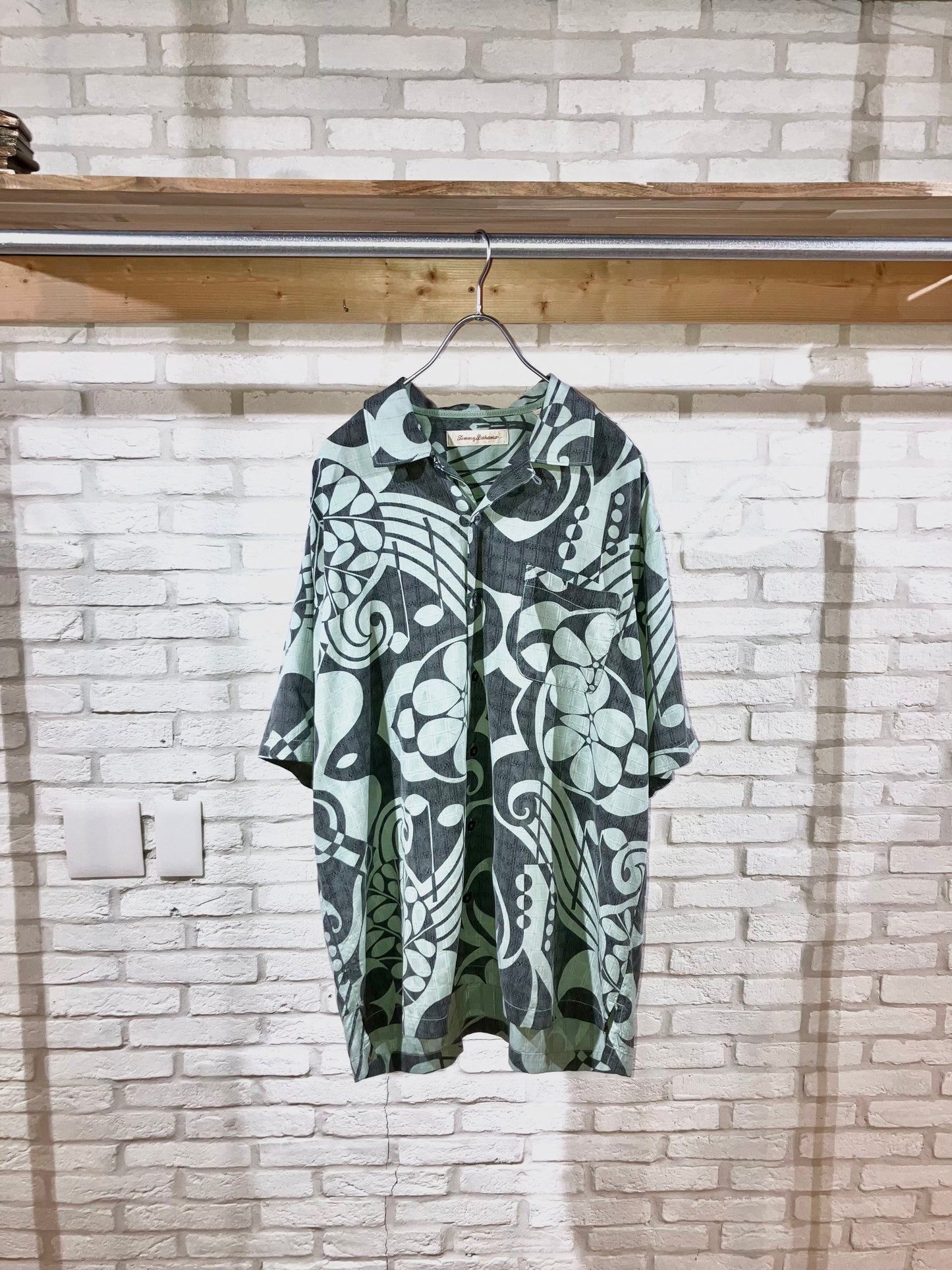 "Tommy Bahama" Old Design Silk Shirt
