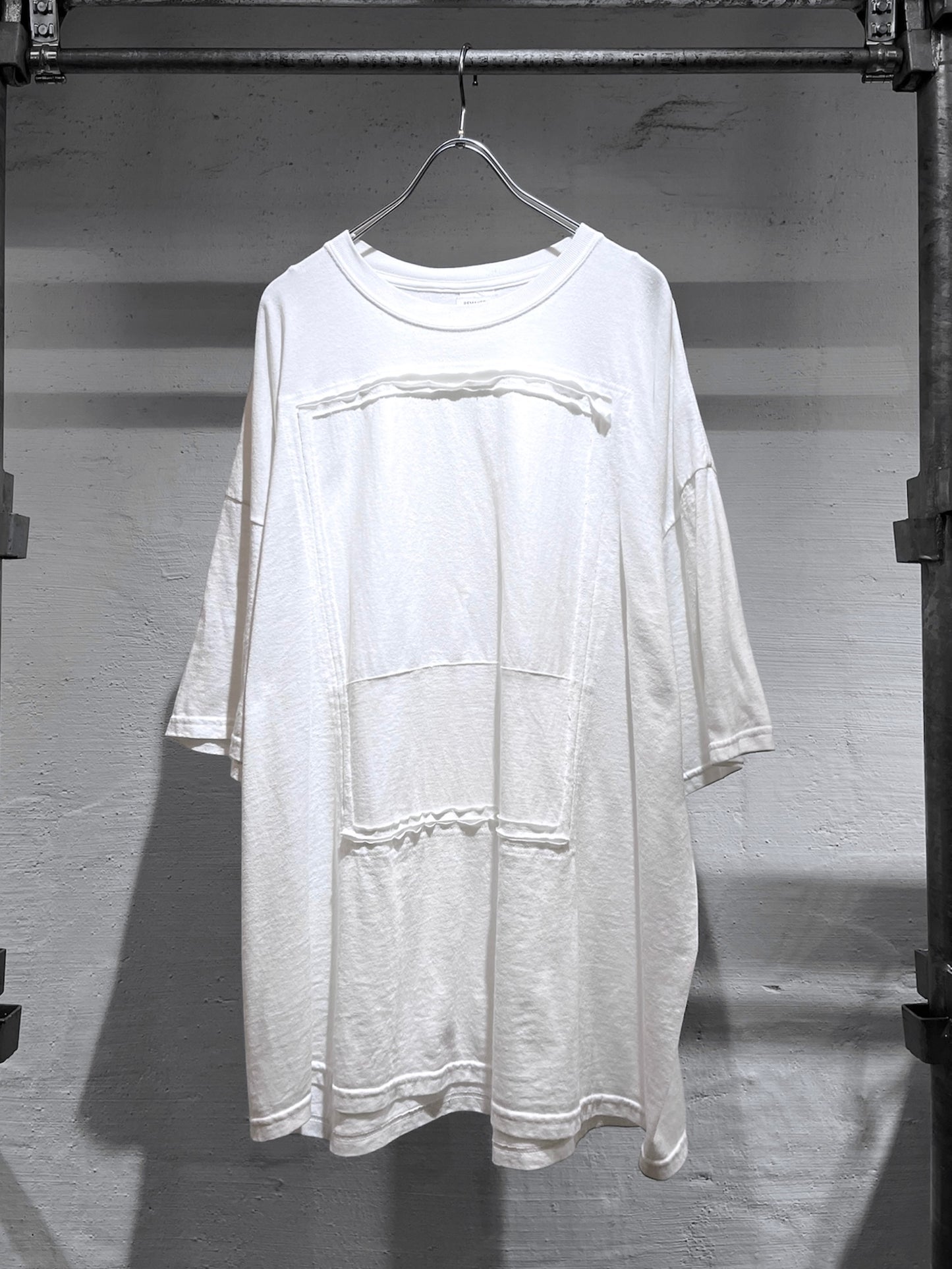 REMAKEBYK CUT OUT TEE big box silhouette