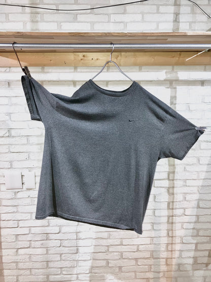 "NIKE" 00s Oversized Swoosh Tee