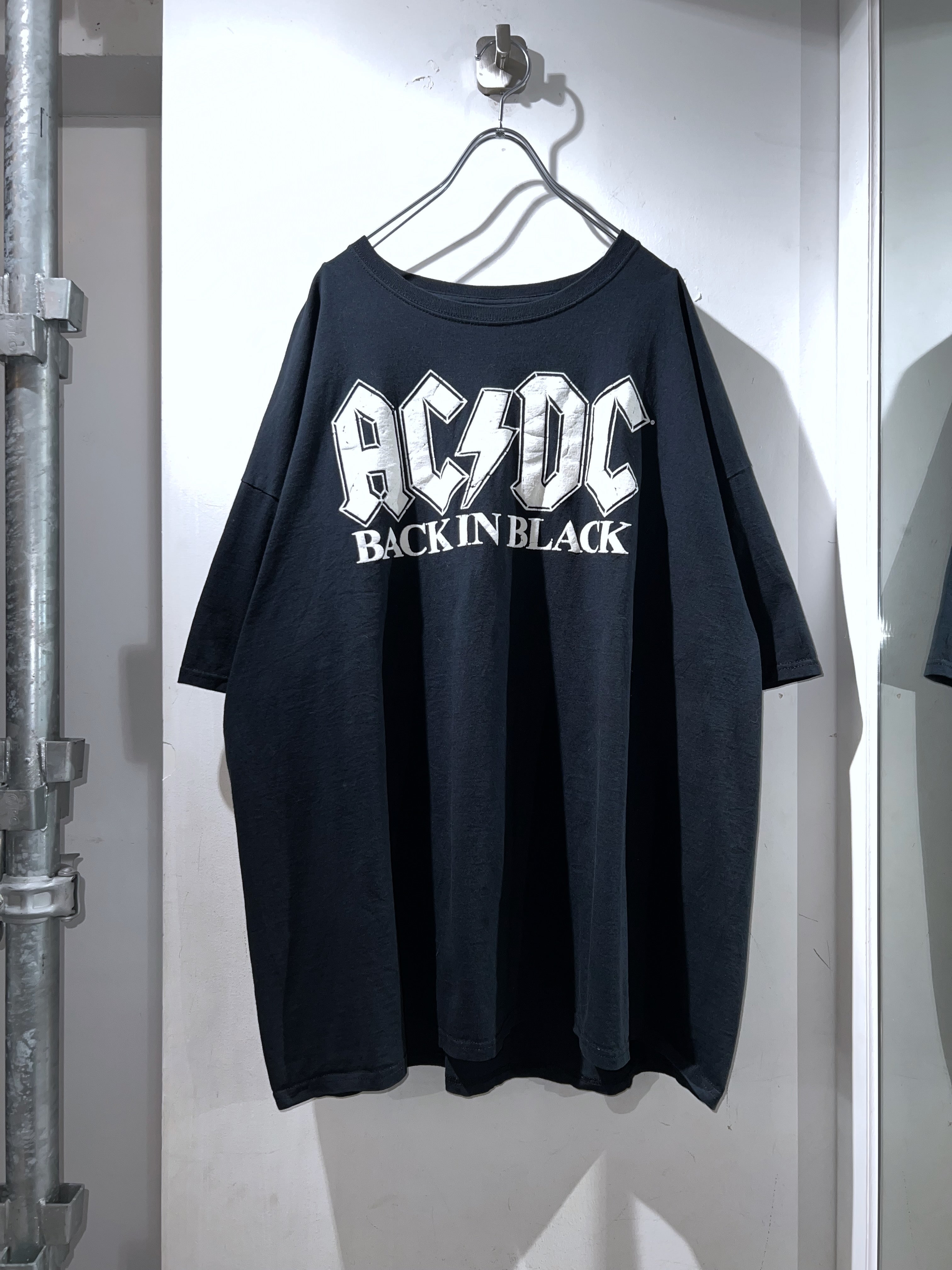 アイコニック Sadistic Action BY ICONIC COUTURE レディース半袖Tシャツ AC/DC ブラック 新品 黒 ブランド - iconic couture | Sadistic Action オンラインストア