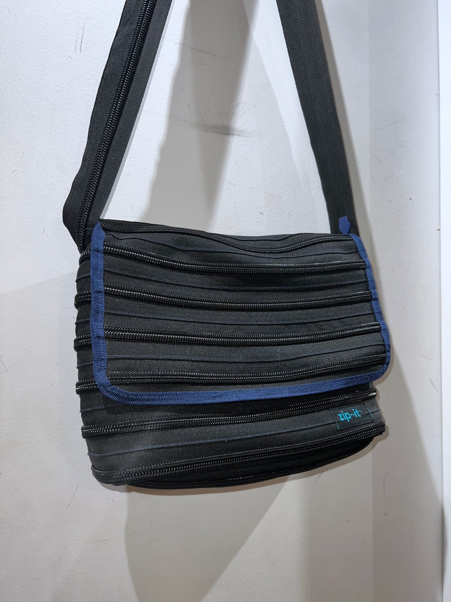Zip-it Geometric Shoulder Bag