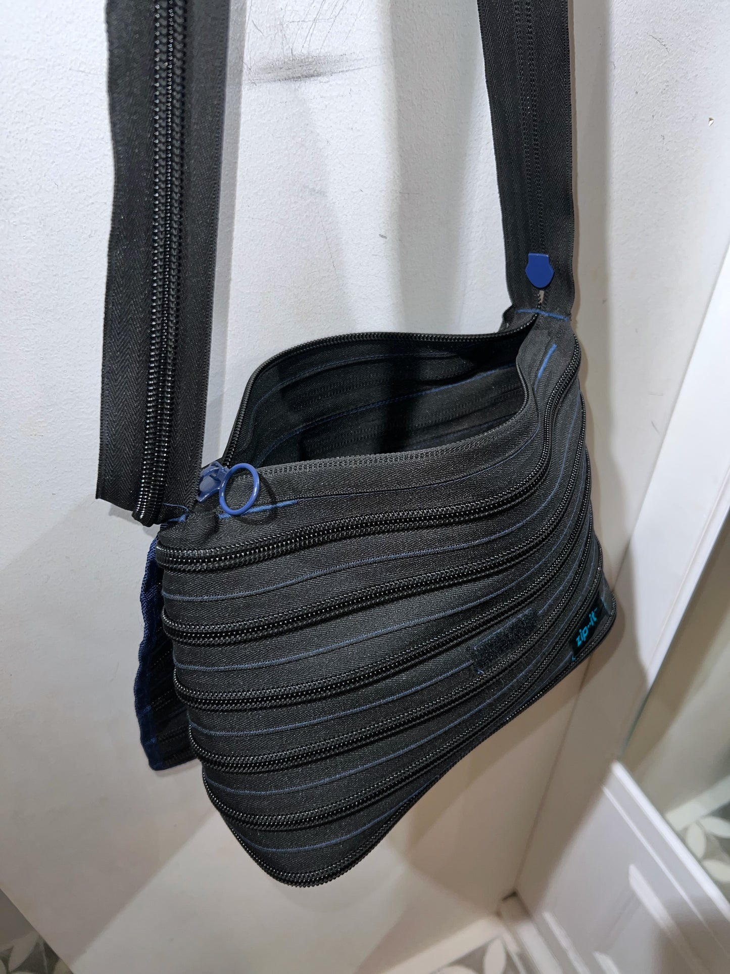 Zip-it Geometric Shoulder Bag