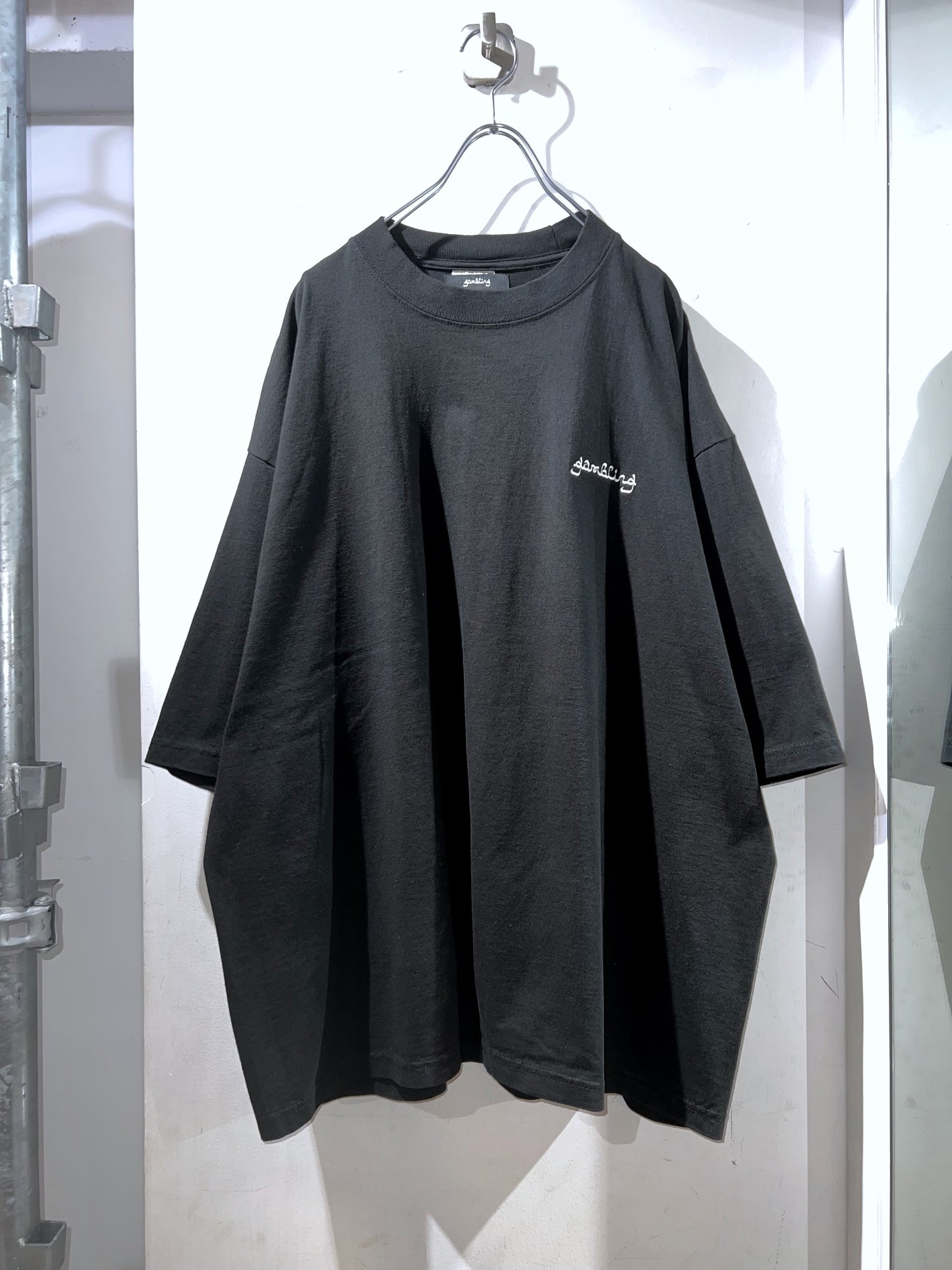 GAMBLING™︎ TEE BLK