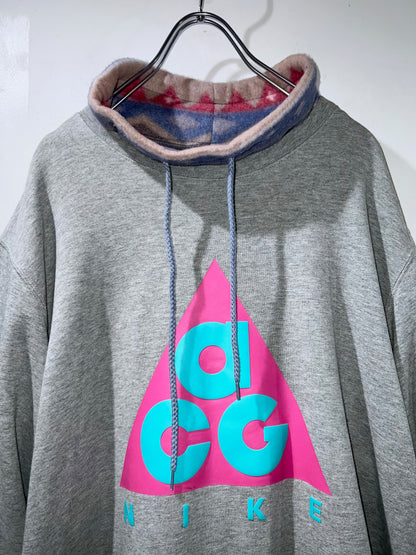 Old Design Fleece Pullover