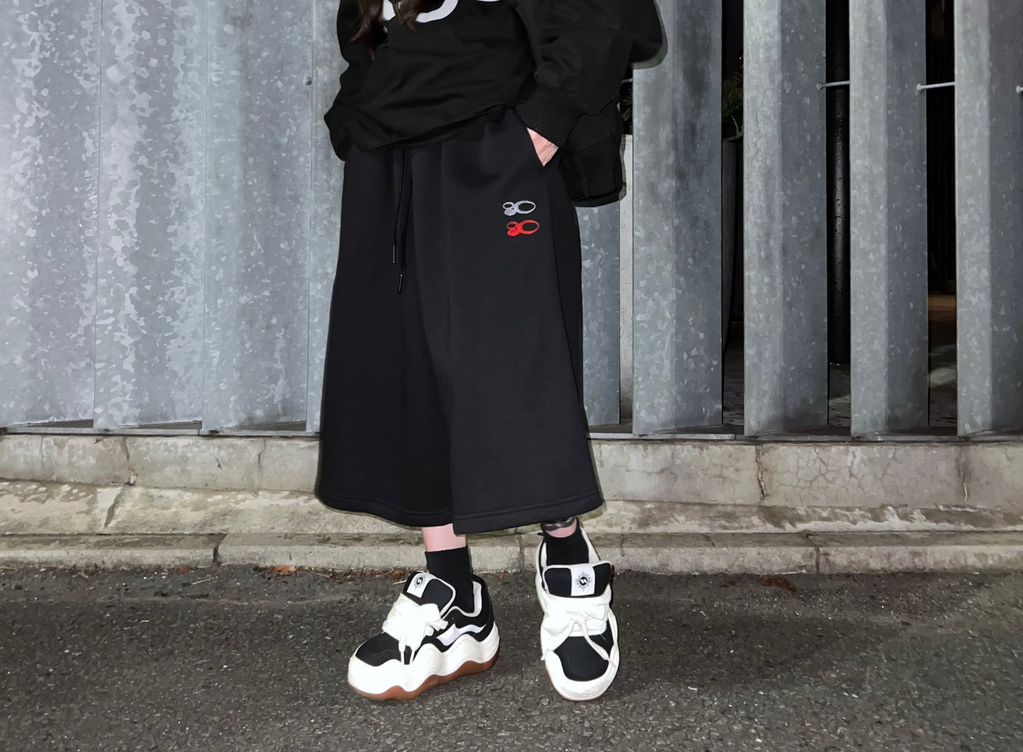 DOUBLE LOGO SWEAT HALF PANTS (BLACK)