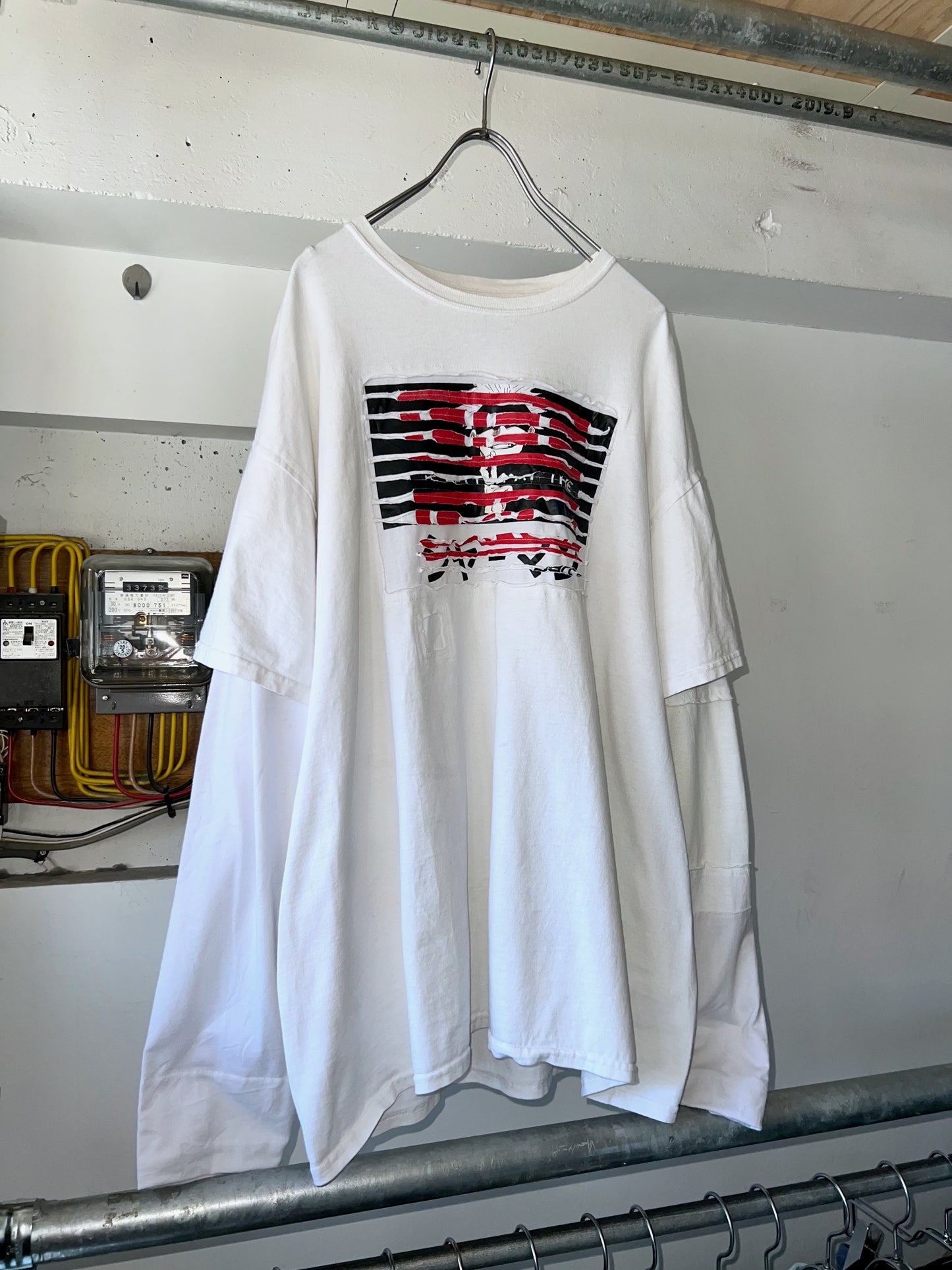 REMAKEBYK CUT OUT L/S TEE