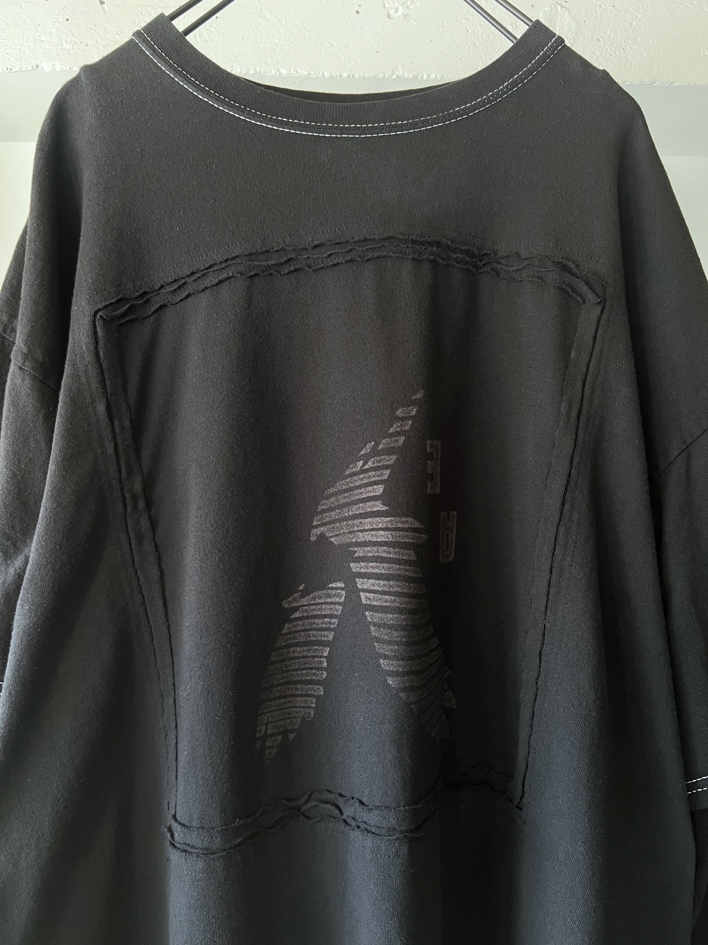 REMAKEBYK CUT OUT L/S TEE